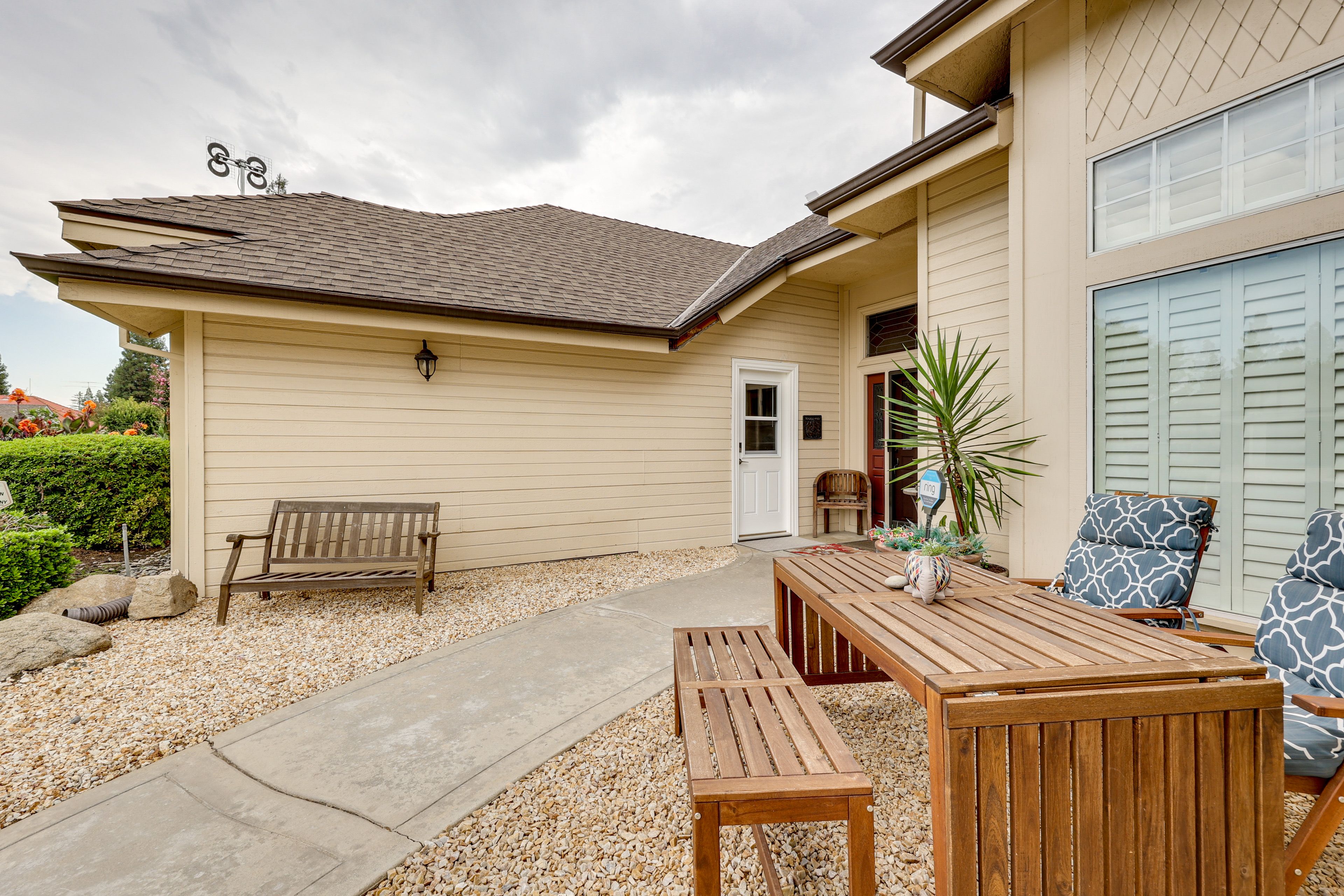 Outdoor Seating | Electric Grill
