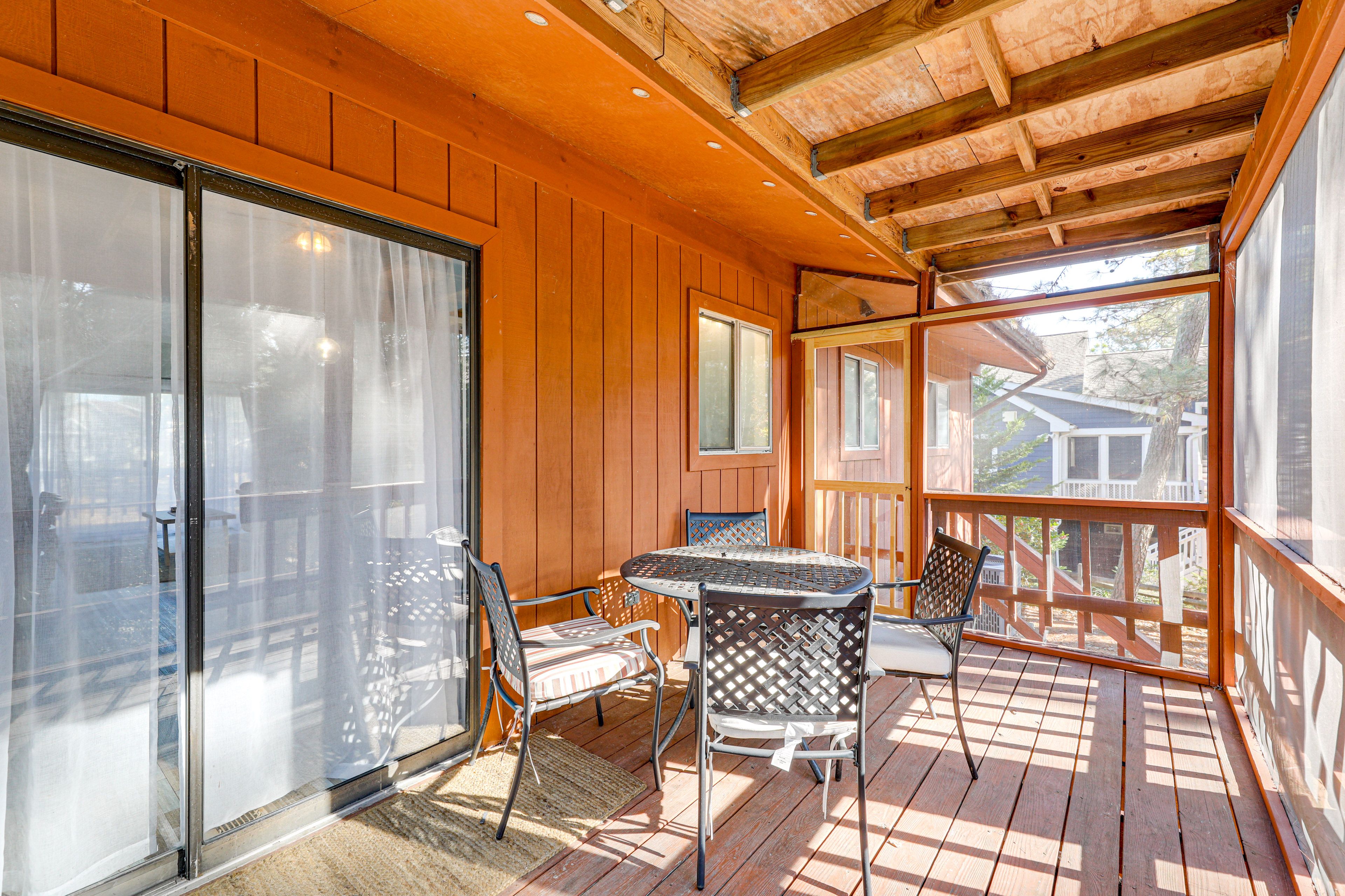 Screened-In Balcony | Dining Set
