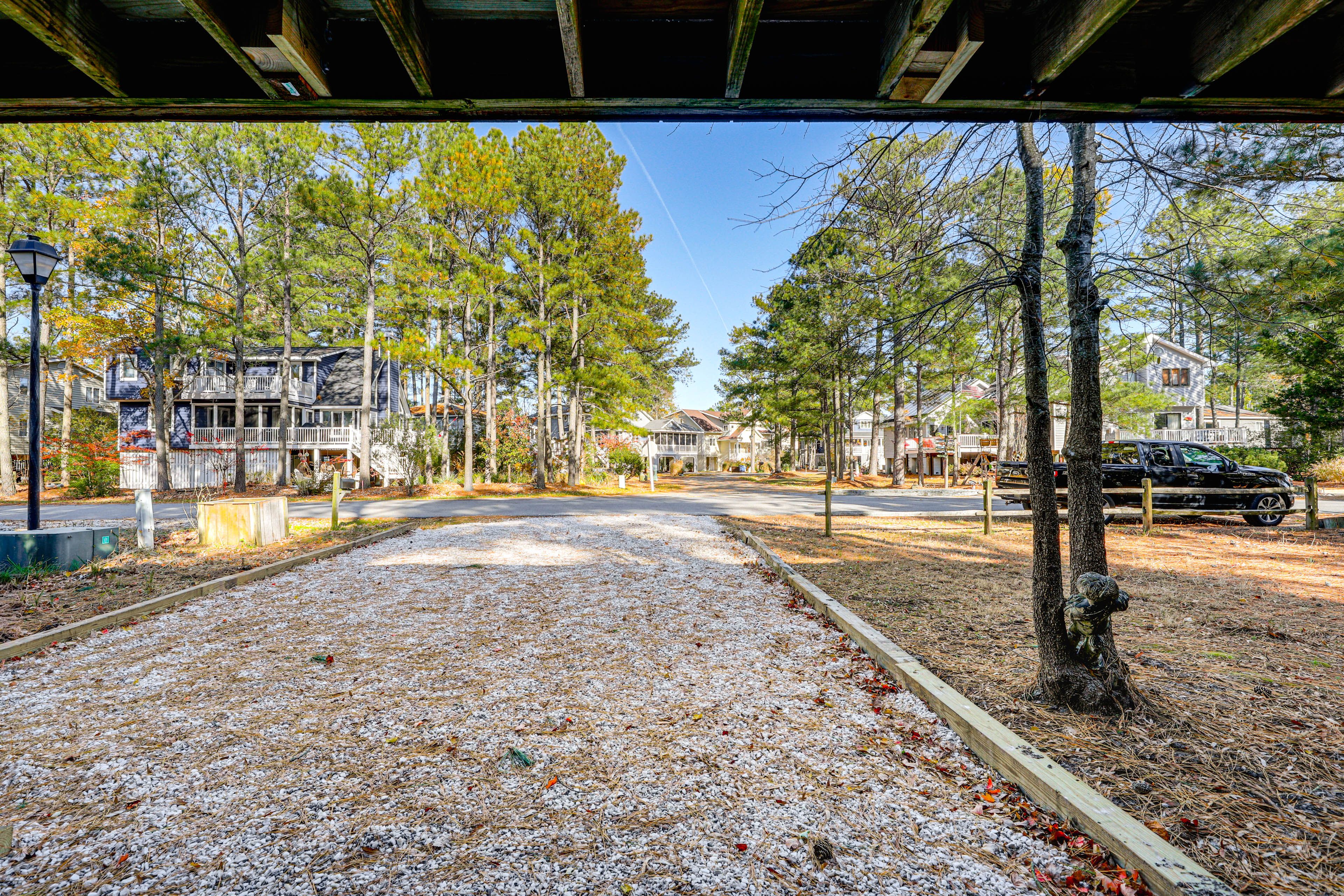 Parking | Driveway (6 Vehicles) | Garage (1 Vehicle)