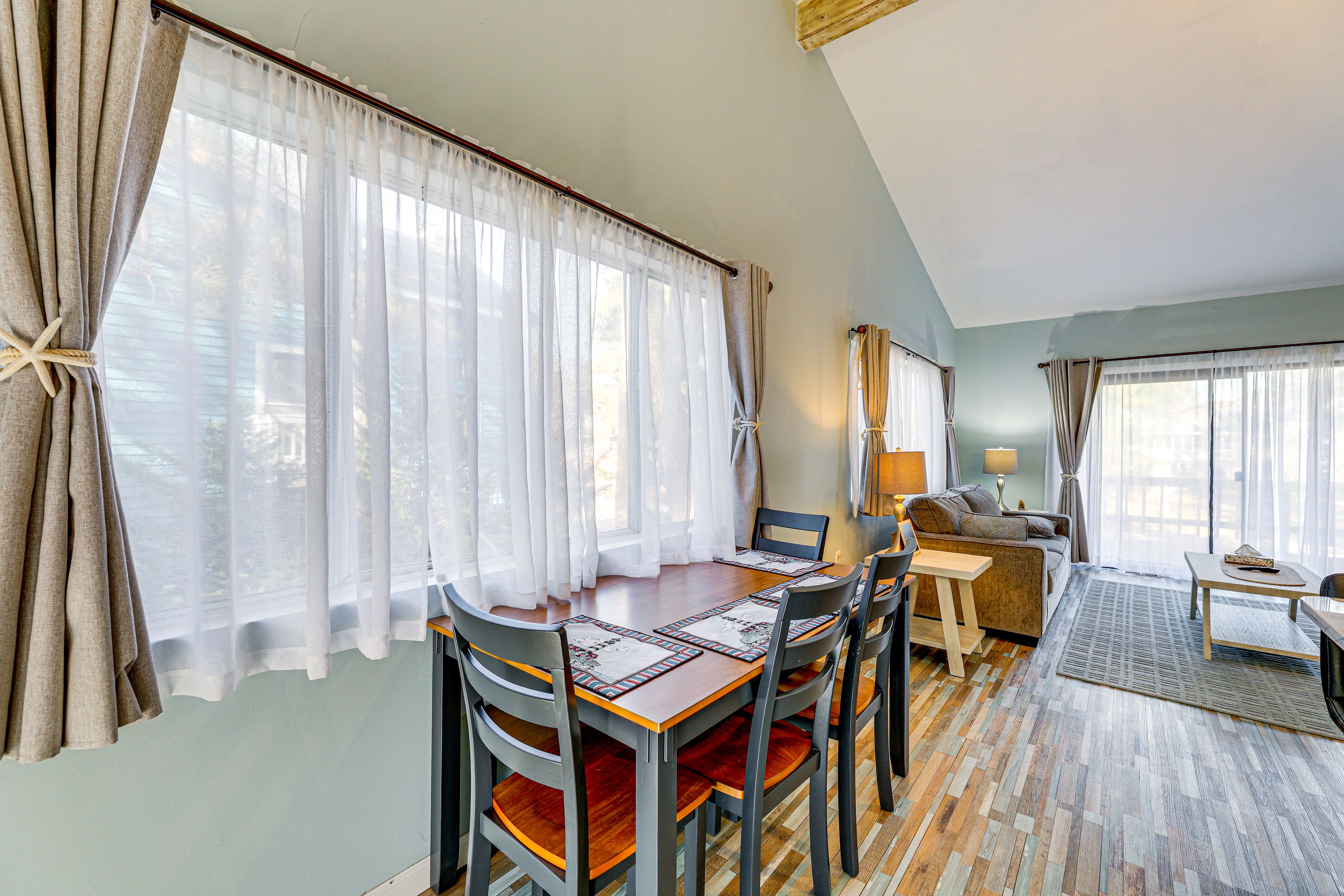 Dining Area | Dishware & Flatware