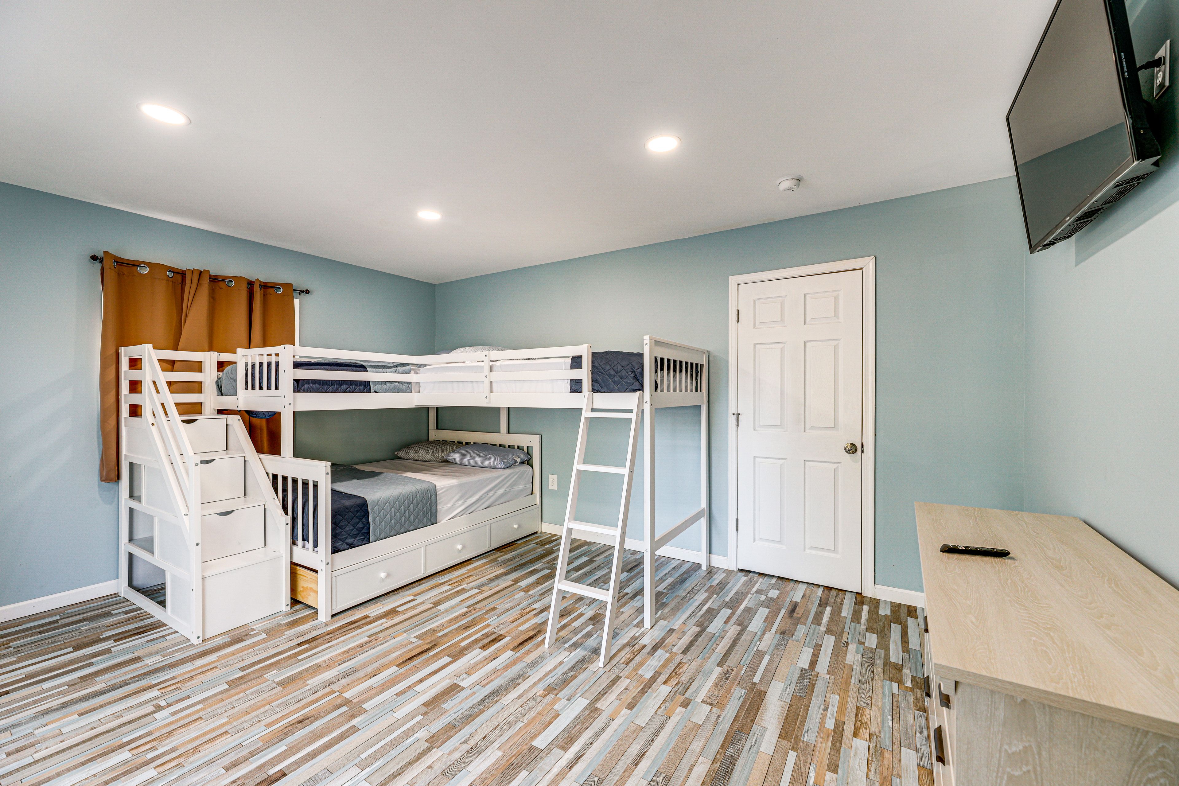 Bedroom 2 | Full Bed | 2 Lofted Twin Beds | Smart TV