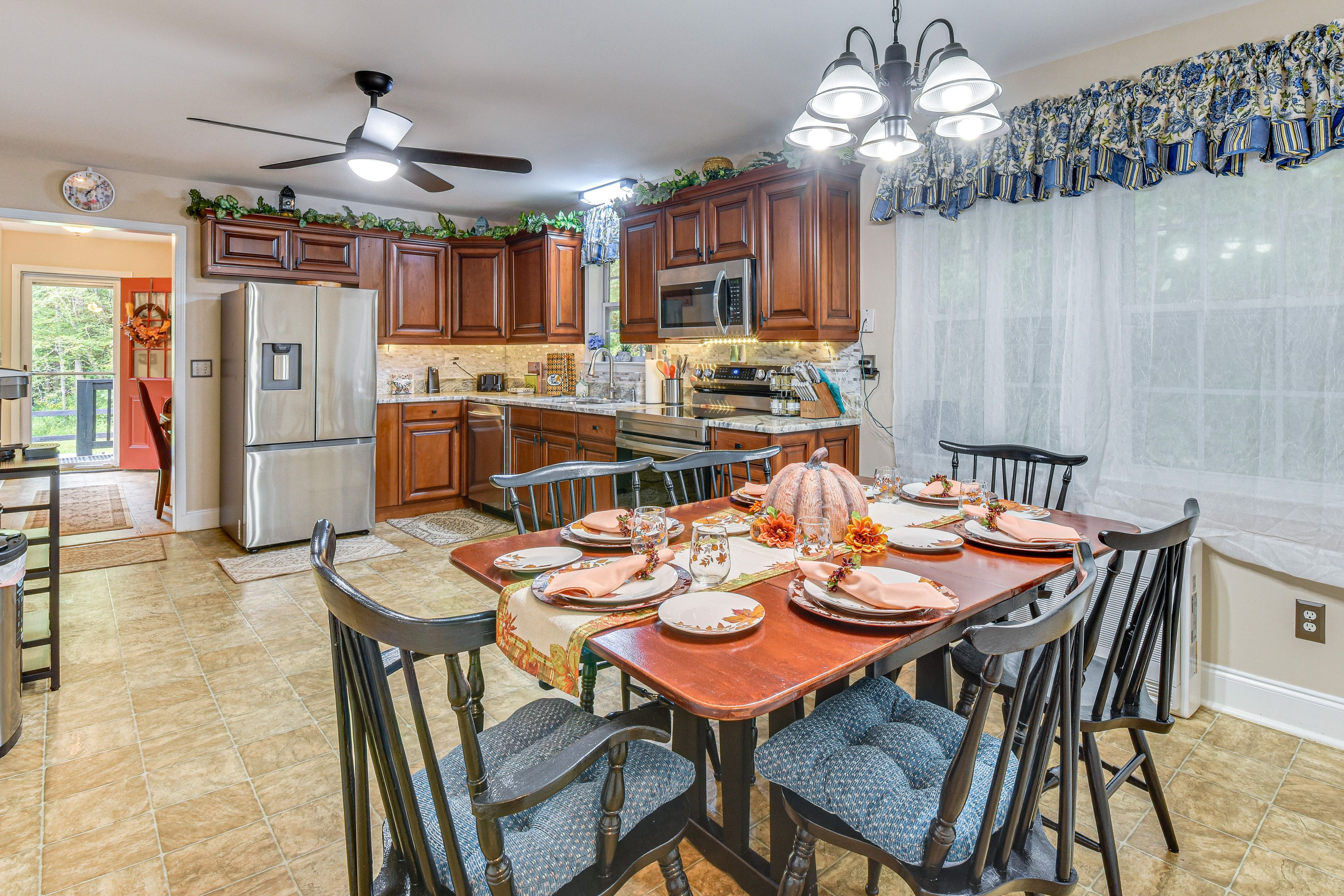 Dining Area | Dishware/Flatware
