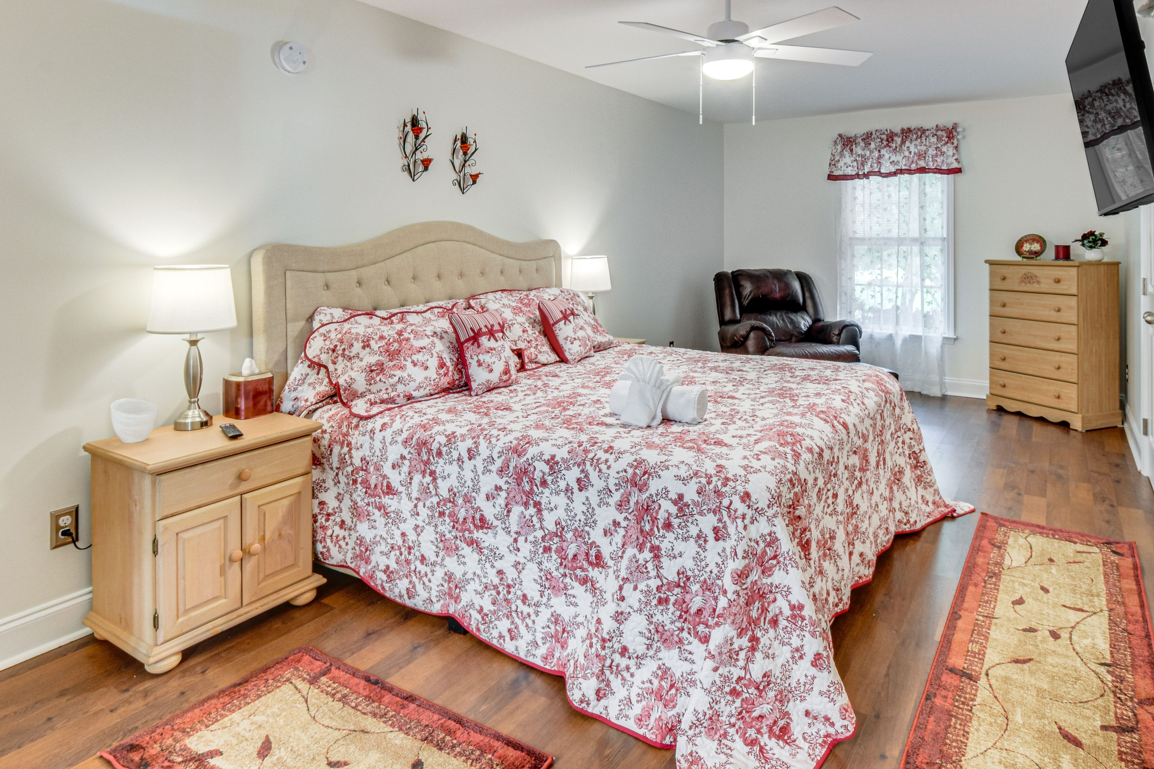Bedroom 3 | Queen Bed