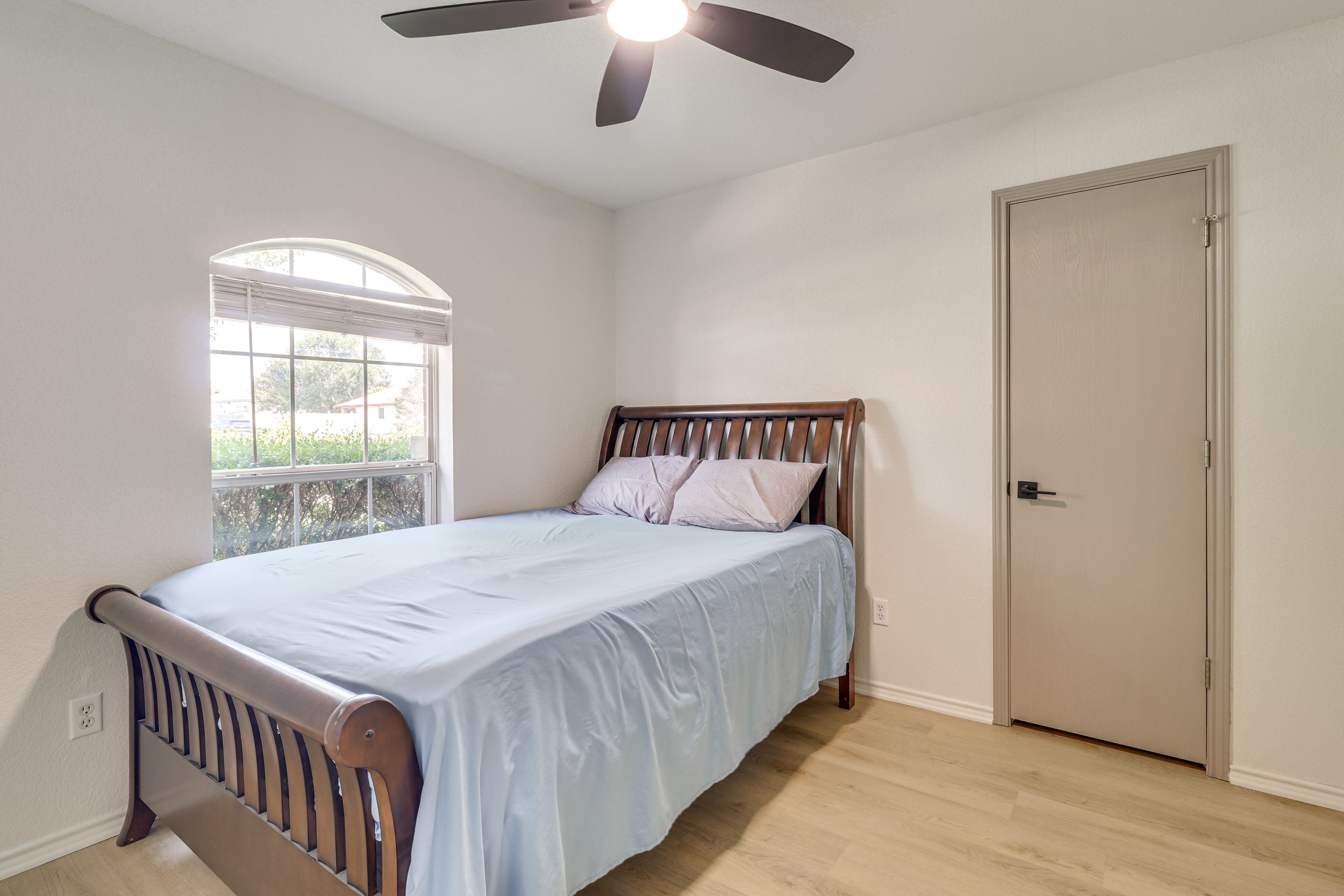 Bedroom 2 | Queen Bed