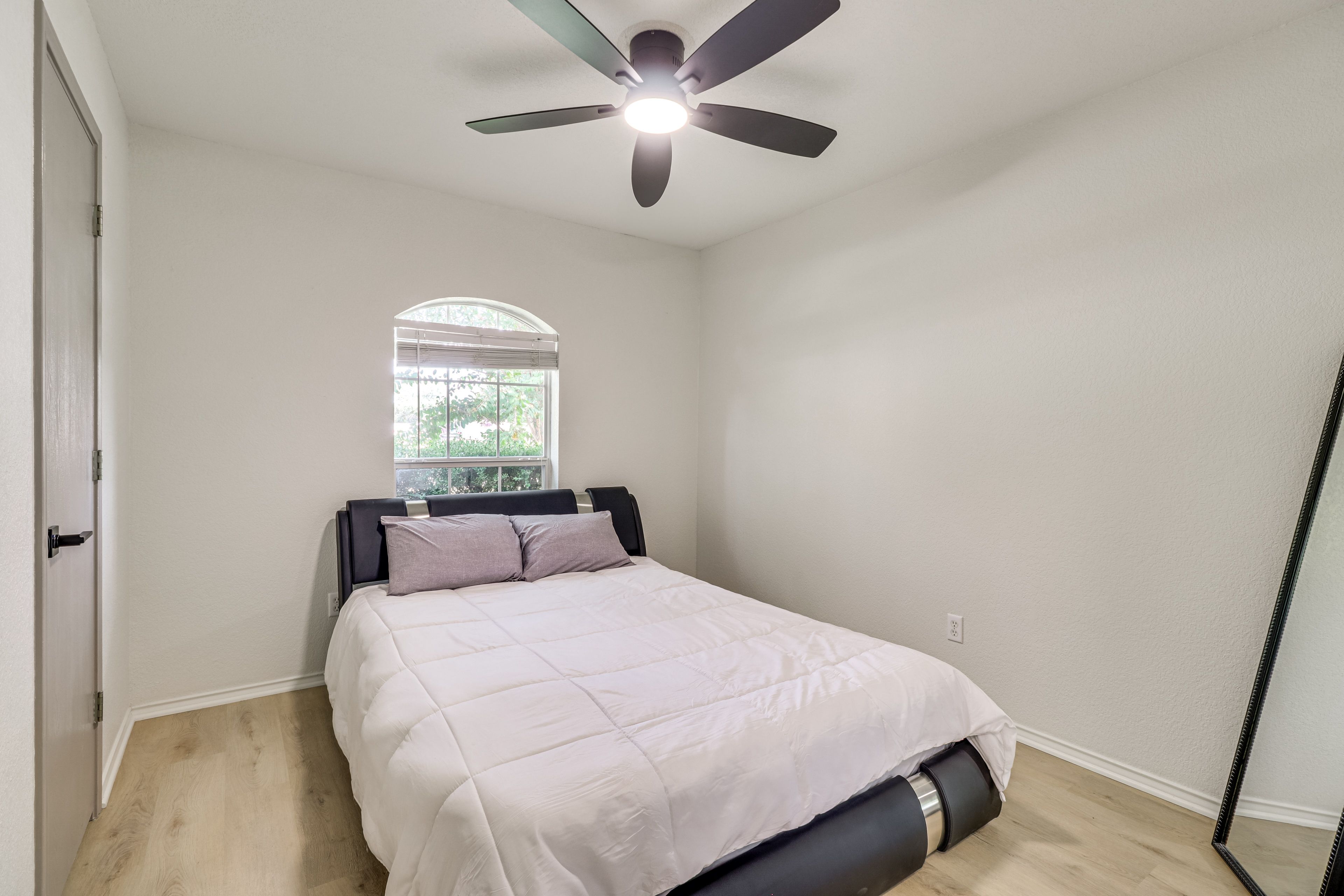 Bedroom 3 | Queen Bed