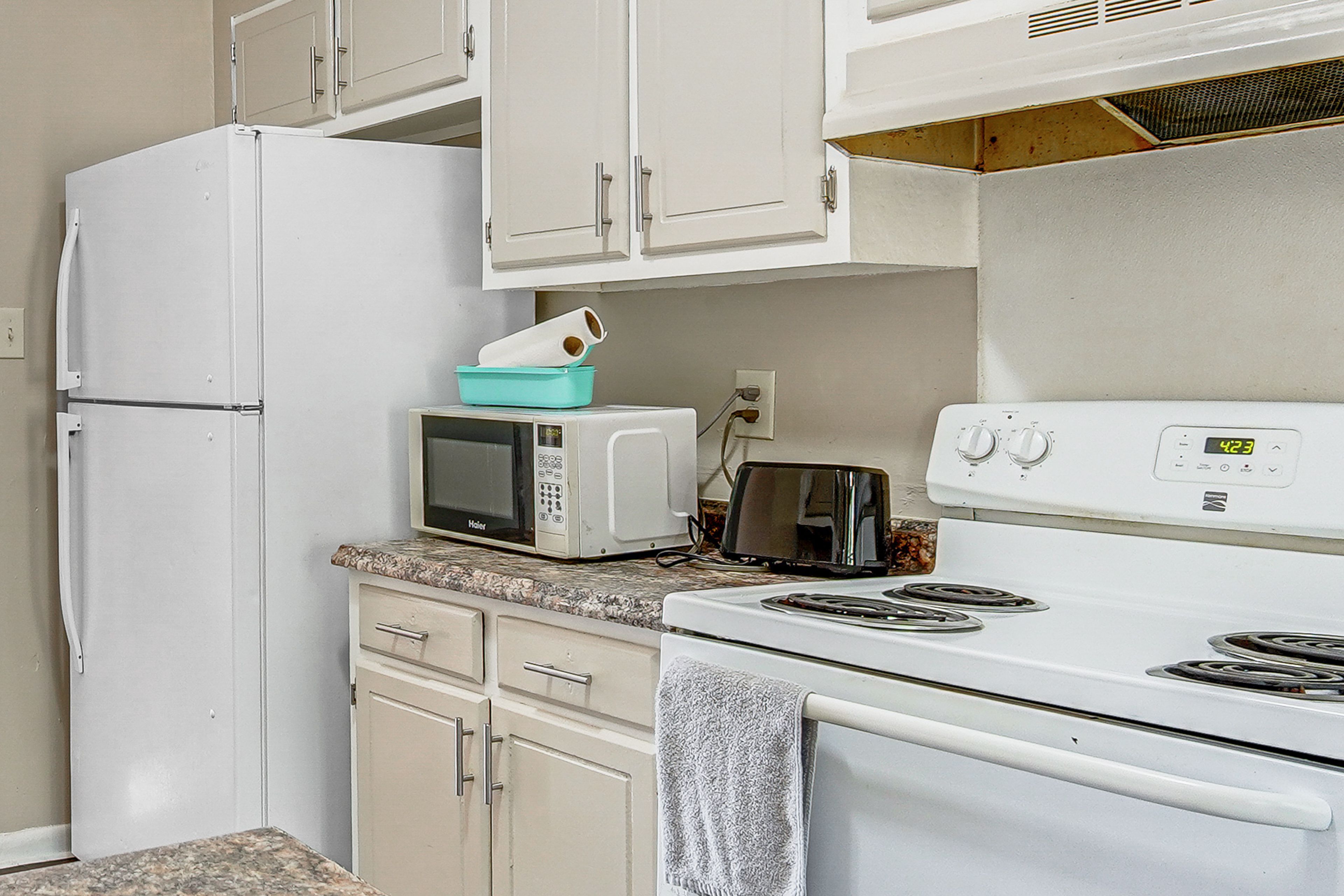 Kitchen | Cooking Basics | Pod & Drip Coffee Makers | Microwave | Toaster