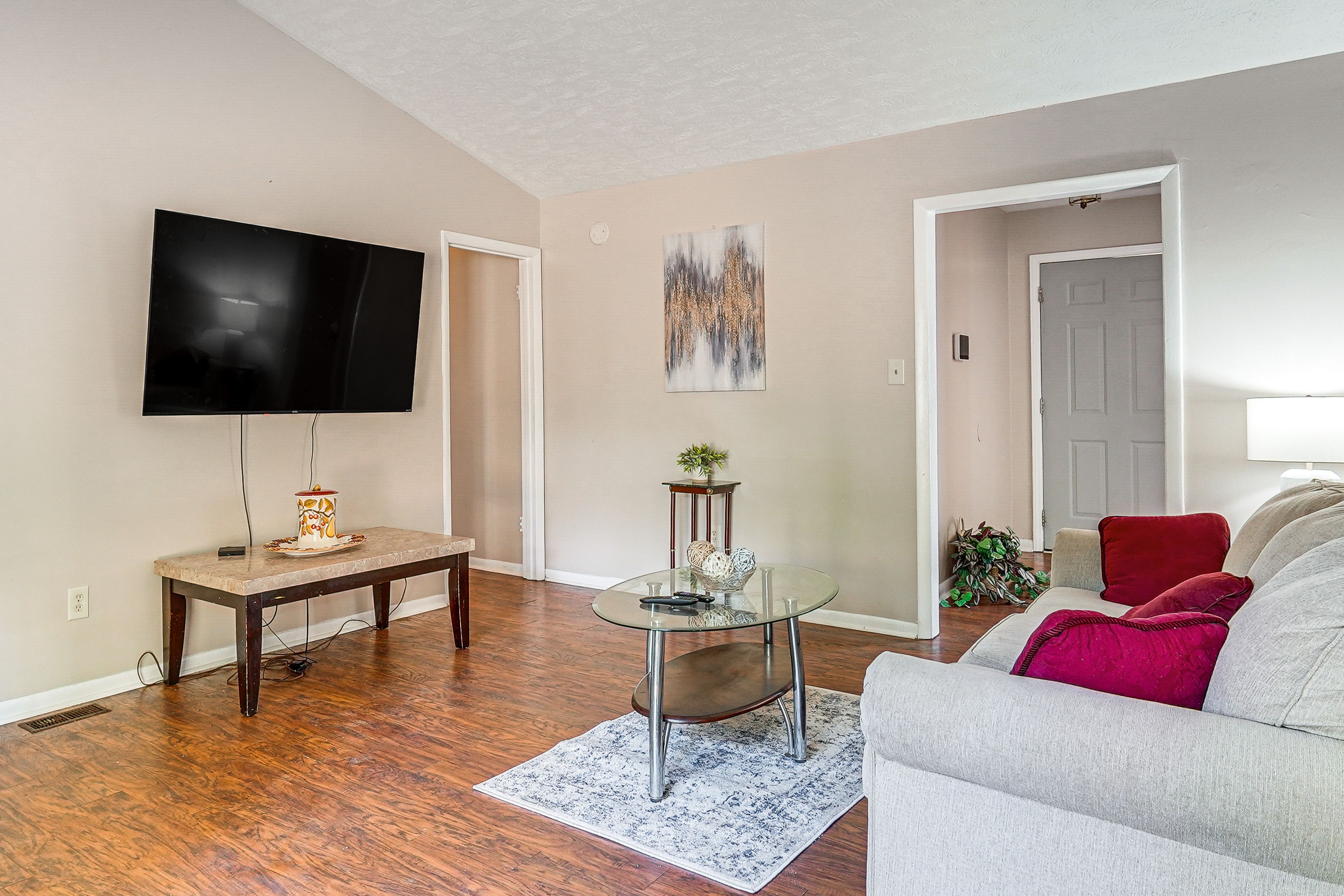 Living Room | Flat-Screen TV | Wood-Burning Fireplace | Books