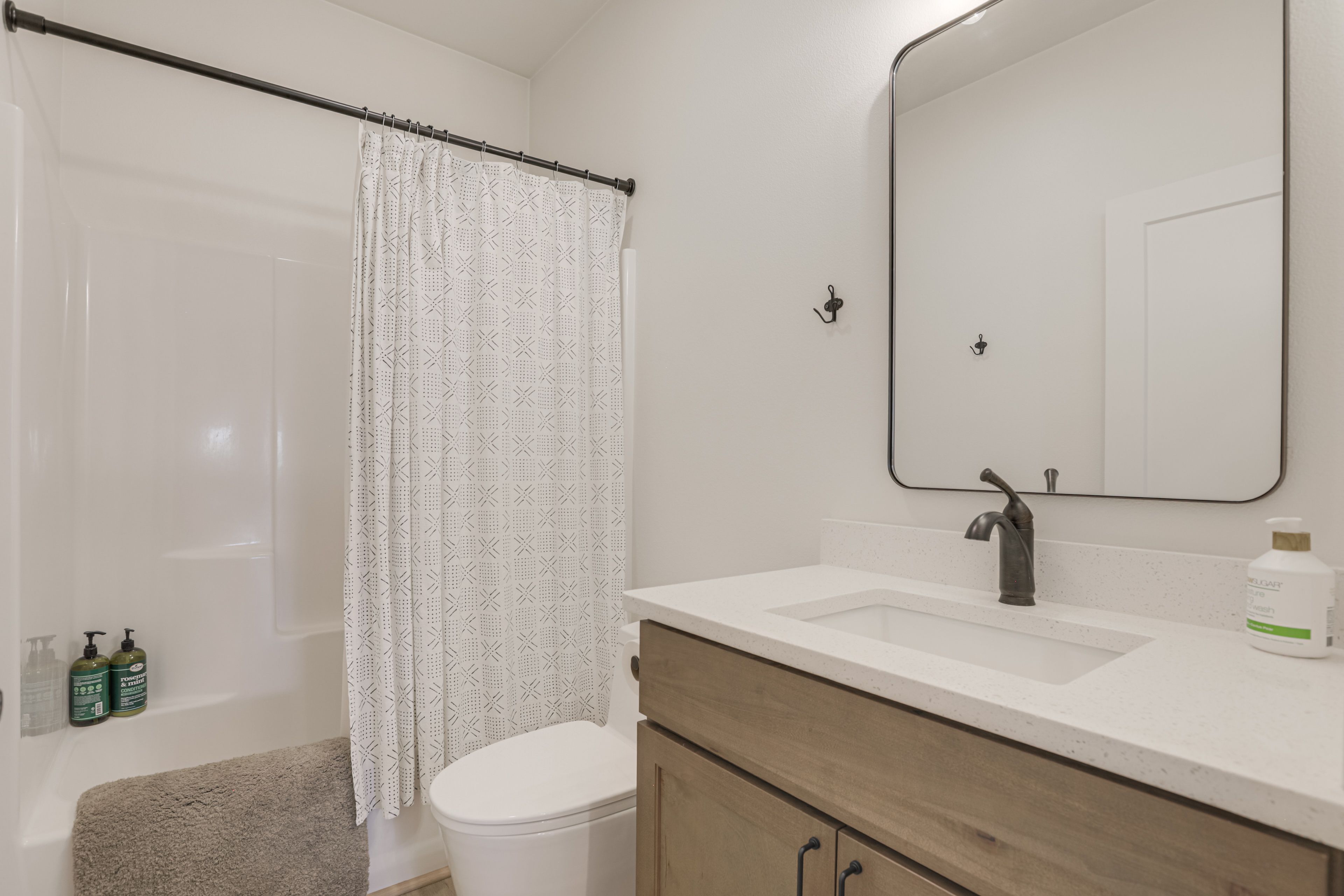 Full Bathroom | Towels Provided | Complimentary Toiletries