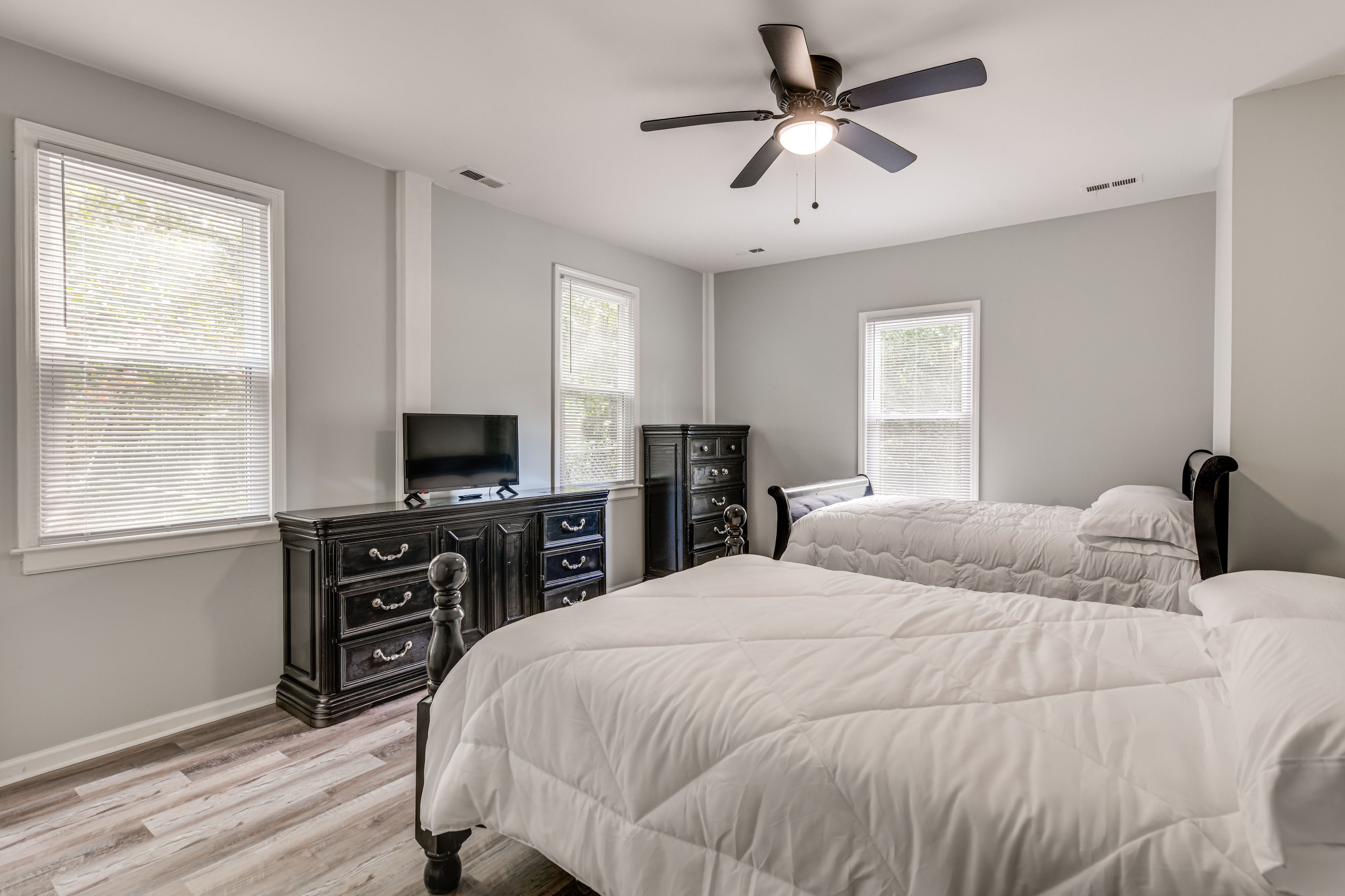 Bedroom 2 | Queen Bed | Full Bed