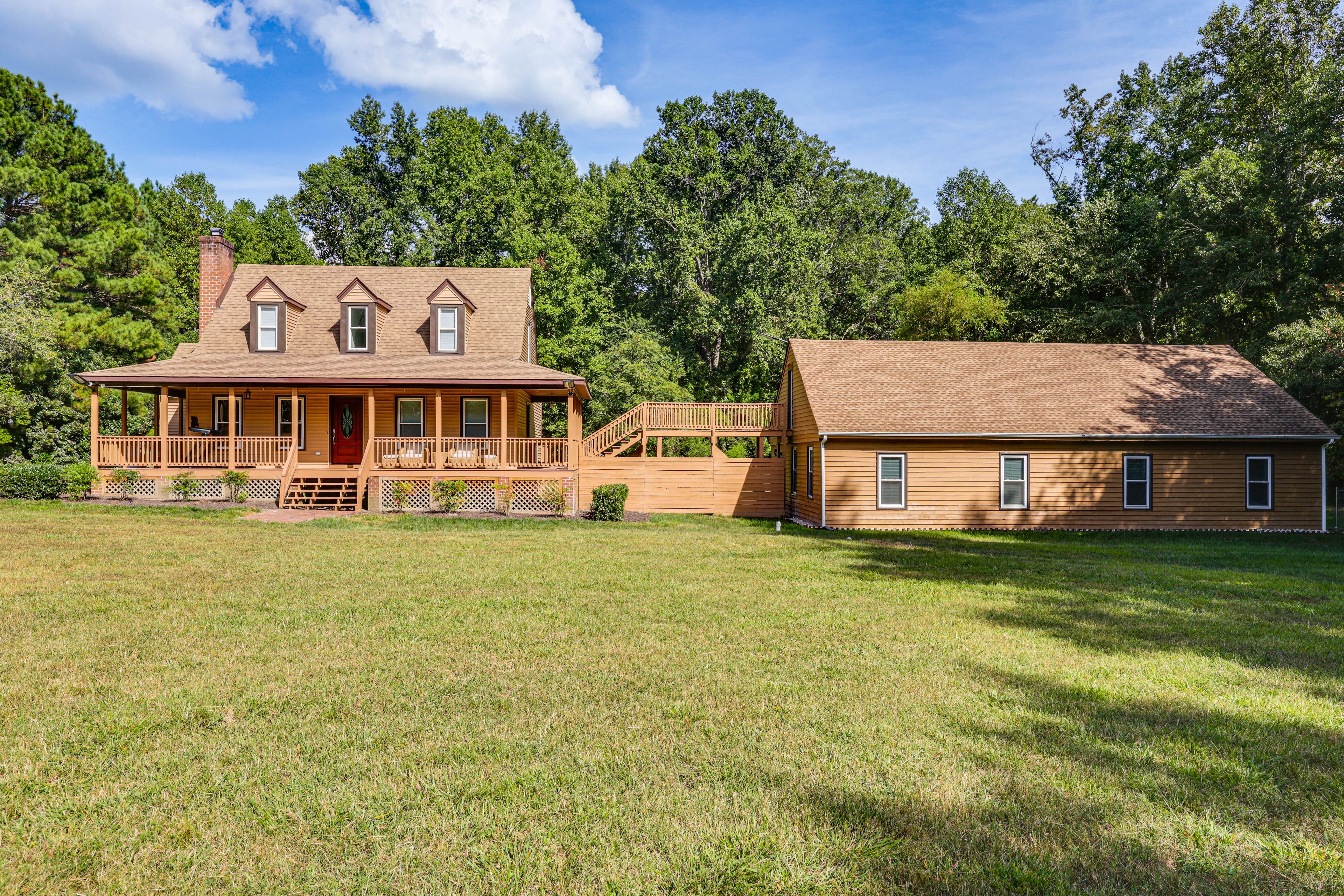 Parking | Driveway/Carport (5 Vehicles) | Trailer Parking | EV Charger