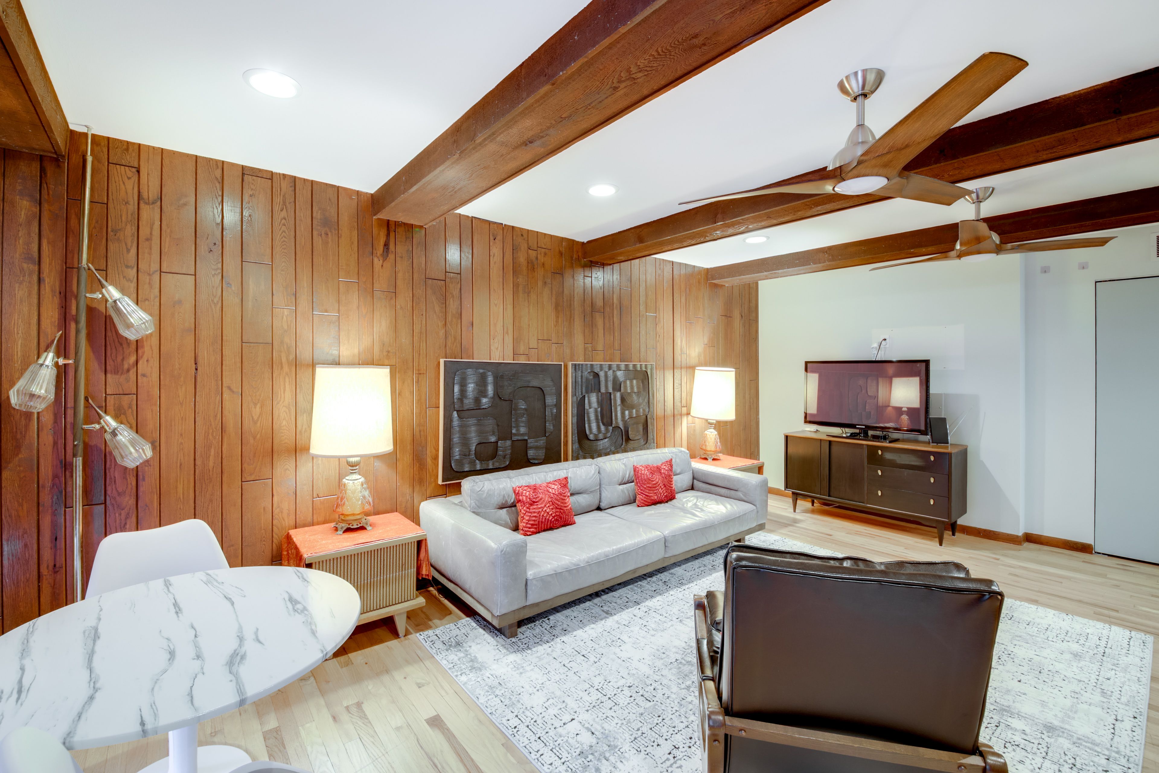 Living Room | Free WiFi | Central A/C