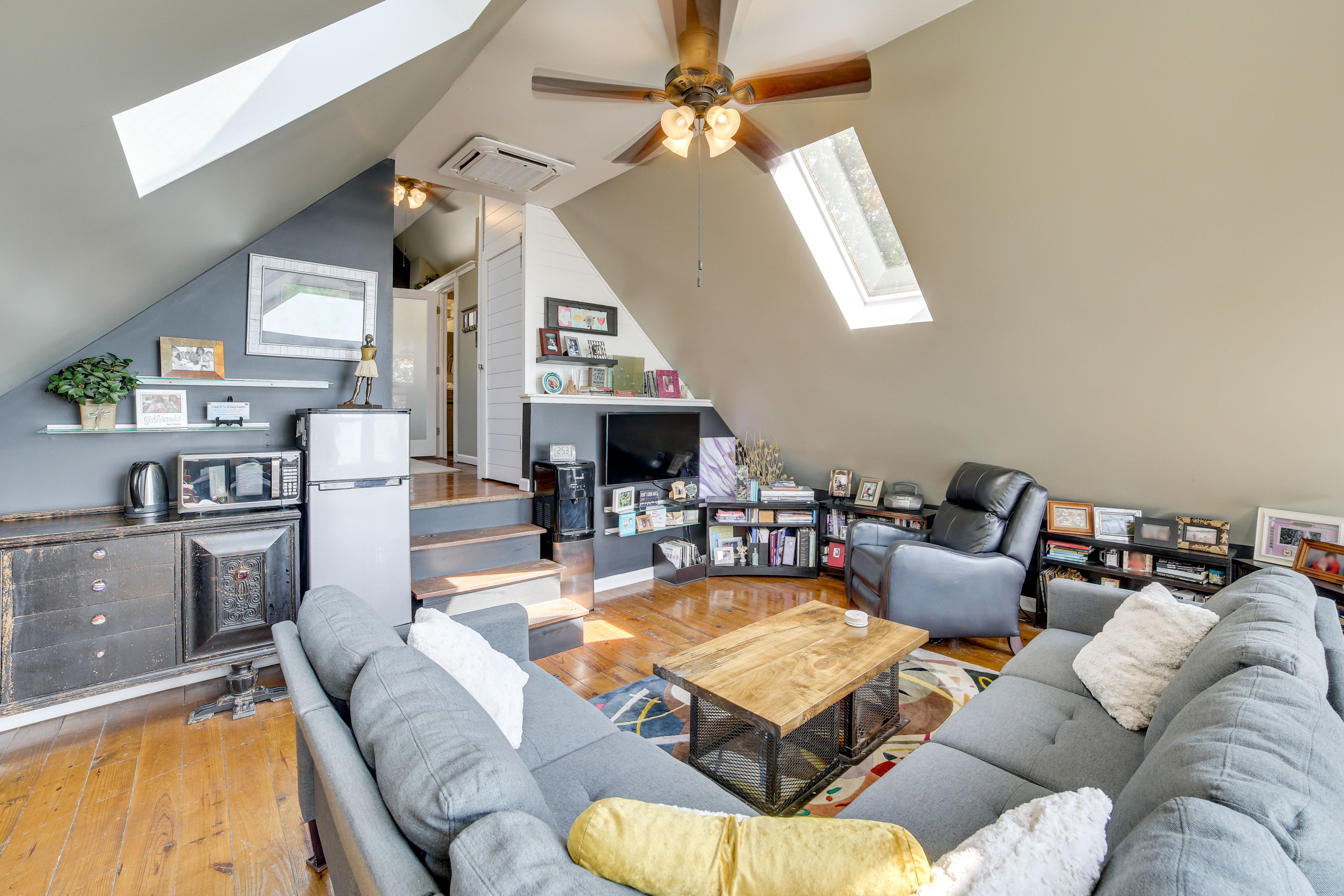 Loft | 3rd Floor | Full Sleeper Sofa