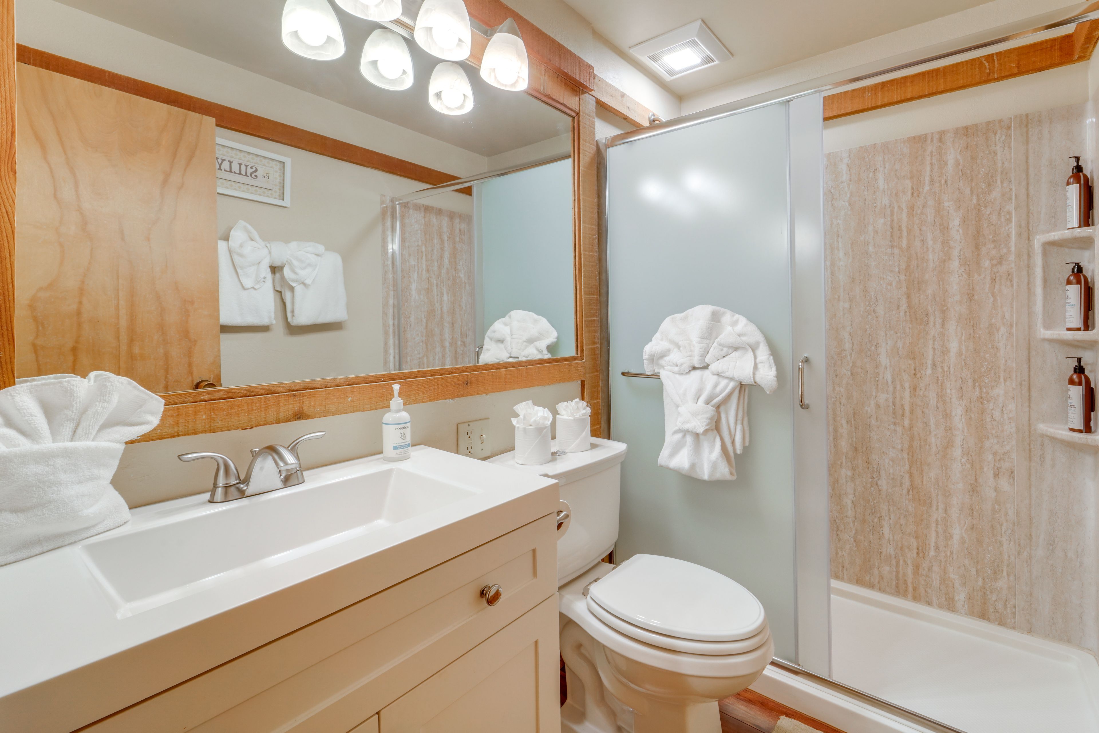 Full Bathroom | 1st Floor