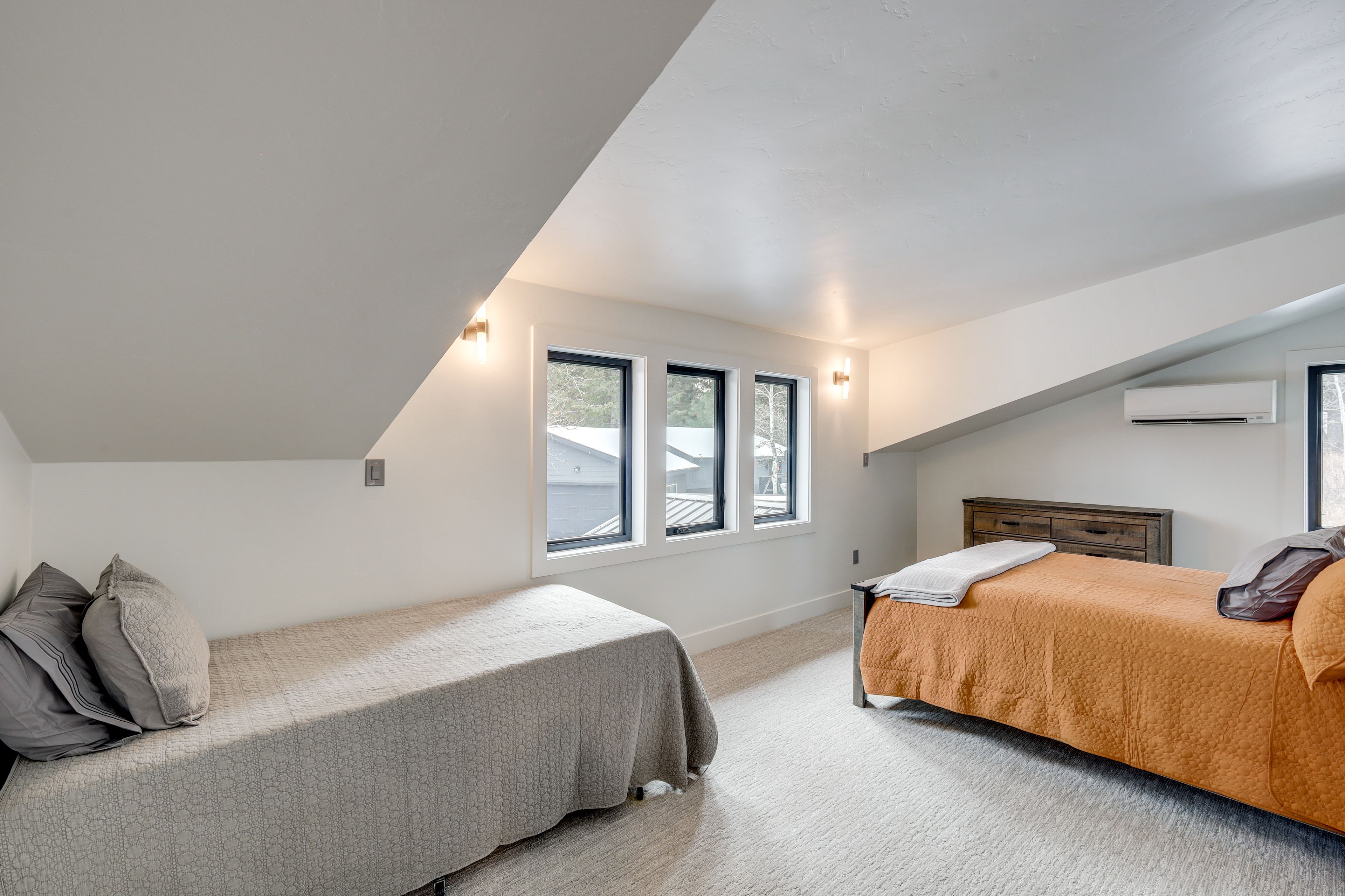 Bedroom 2 | Queen Bed | Twin Bed w/ Twin Trundle | 2nd Floor