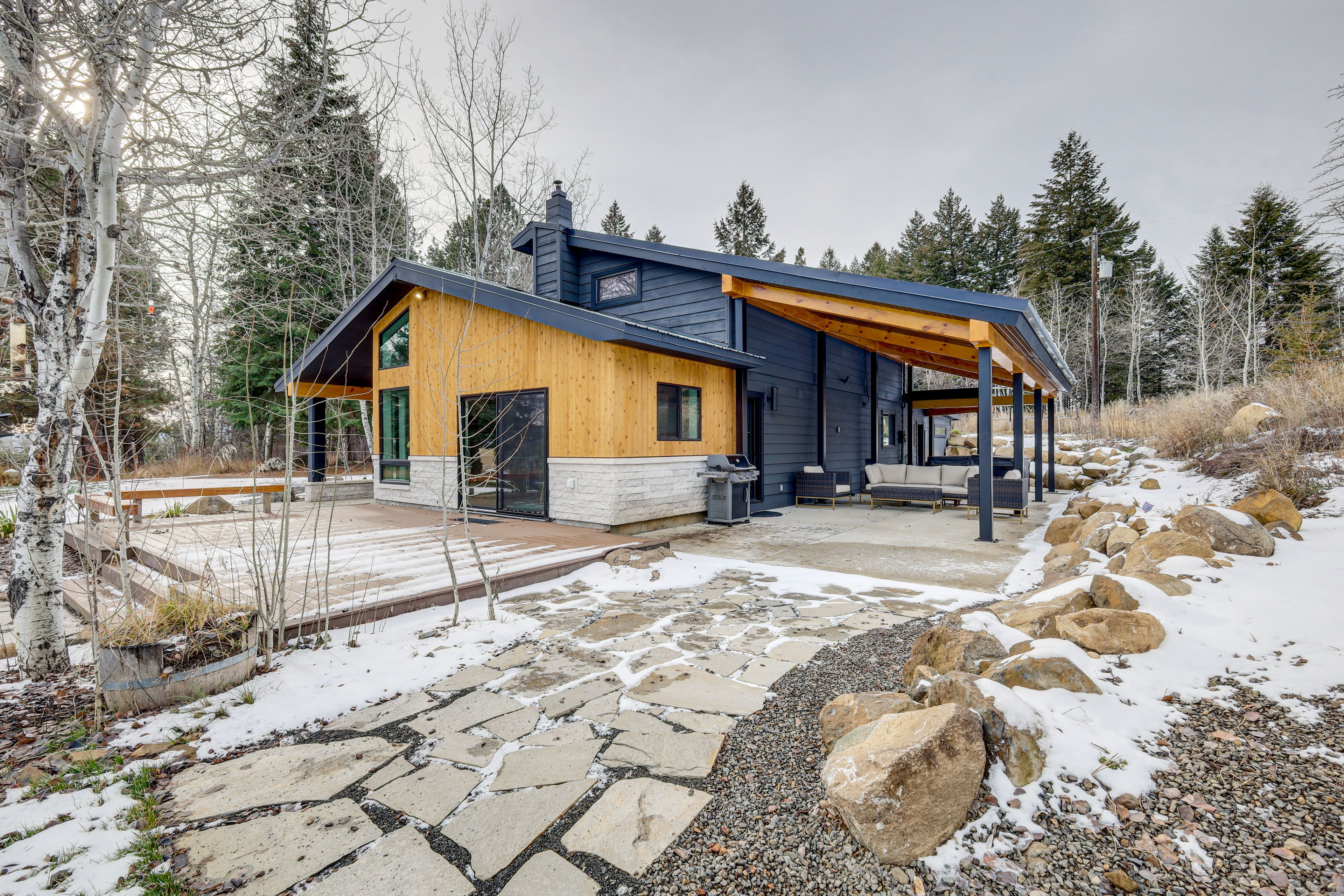 McCall Vacation Rental | 4BR | 2.5BA | 2,750 Sq Ft | 1 Step to Enter