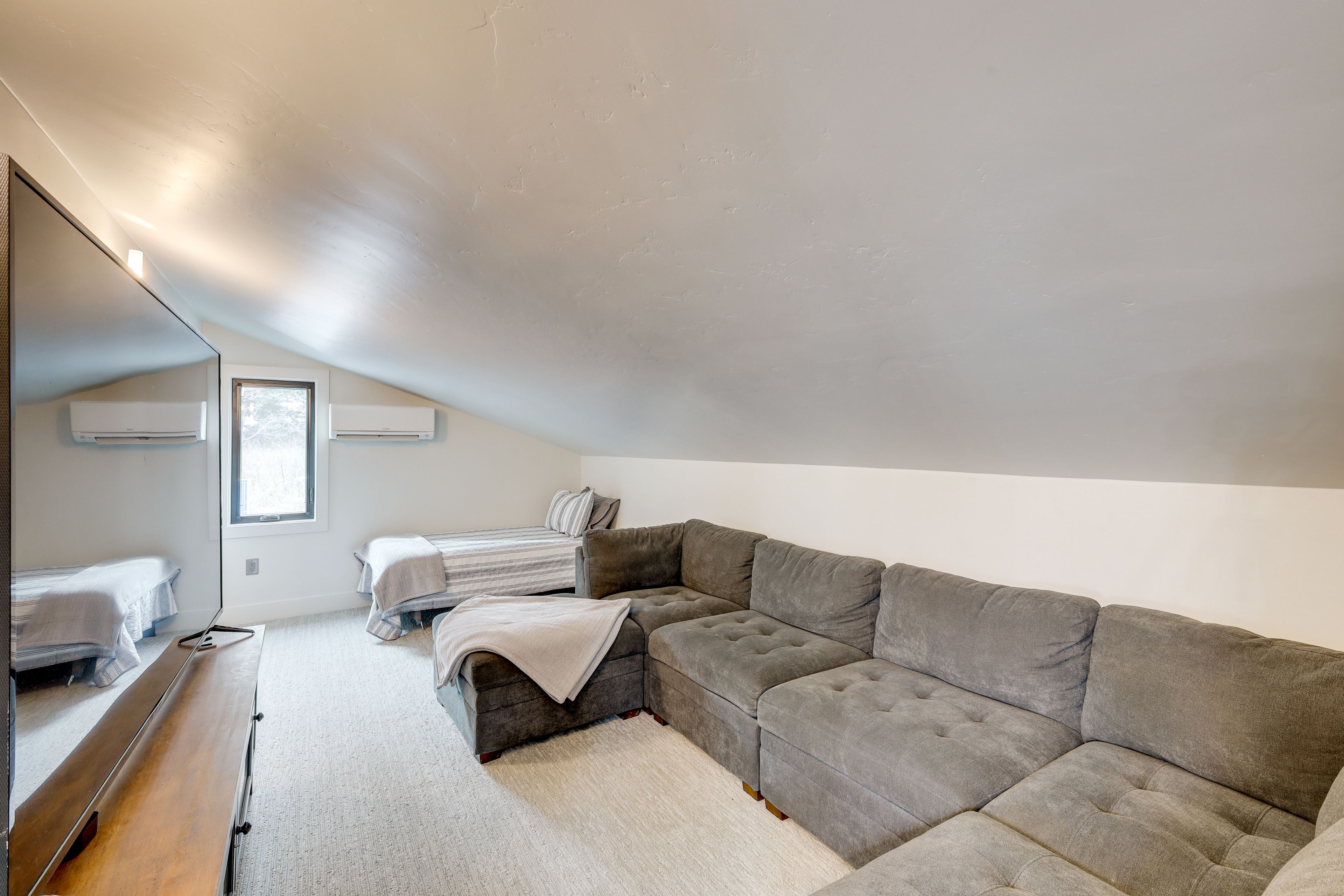 Bedroom 4 | Twin Bed | 2nd Floor
