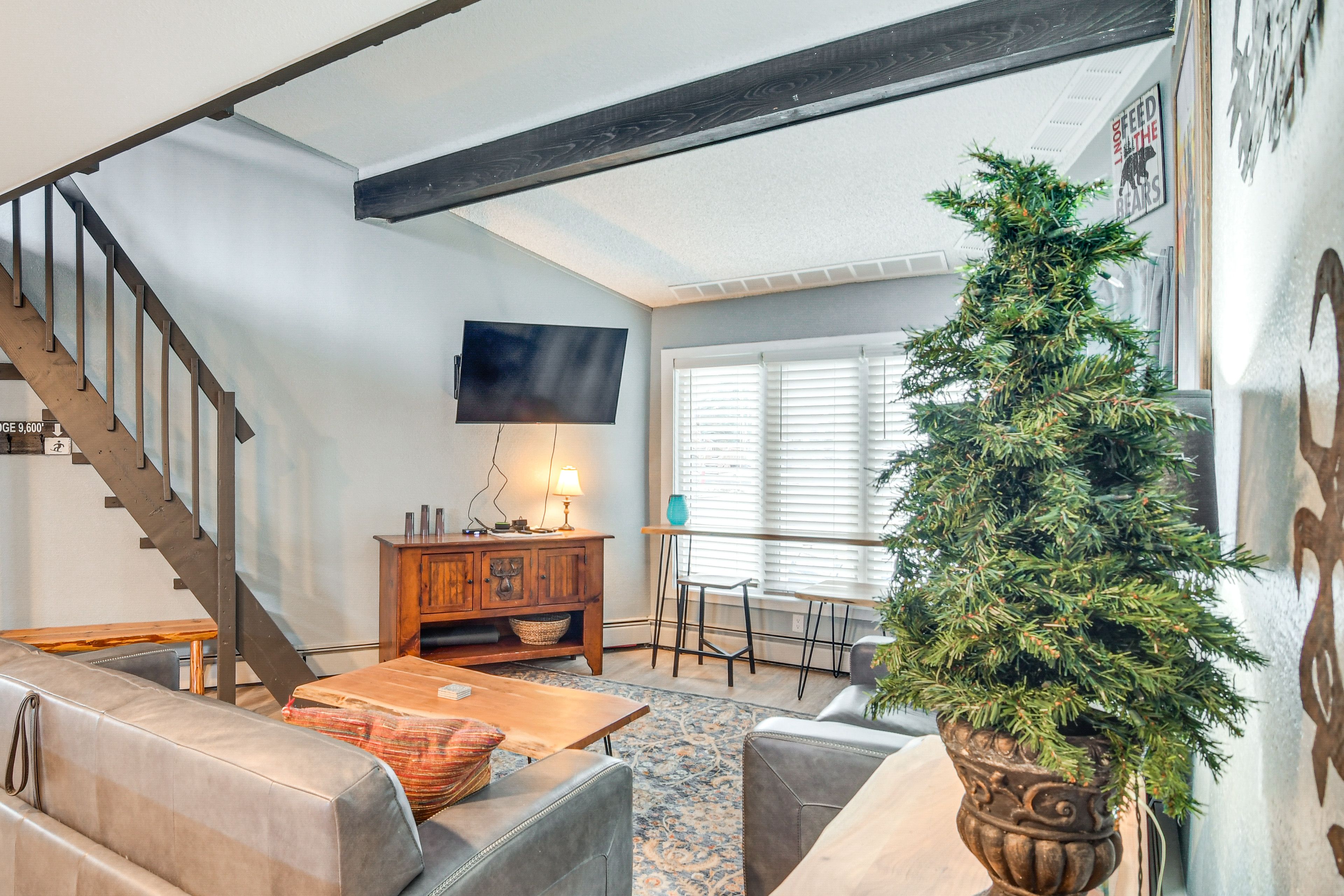 Living Room | Free WiFi | 1st Floor