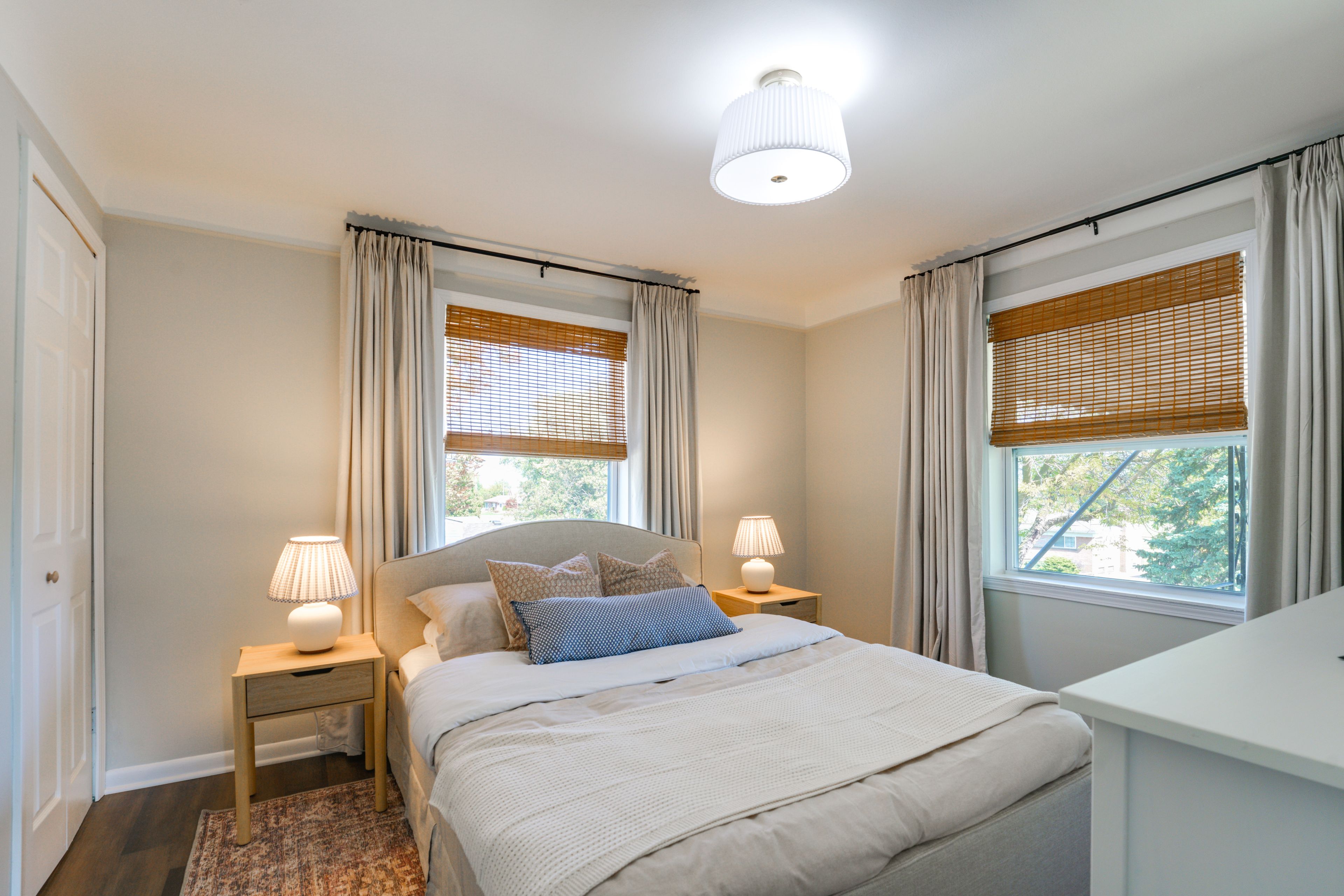 Bedroom 1 | Queen Bed | Smart TV