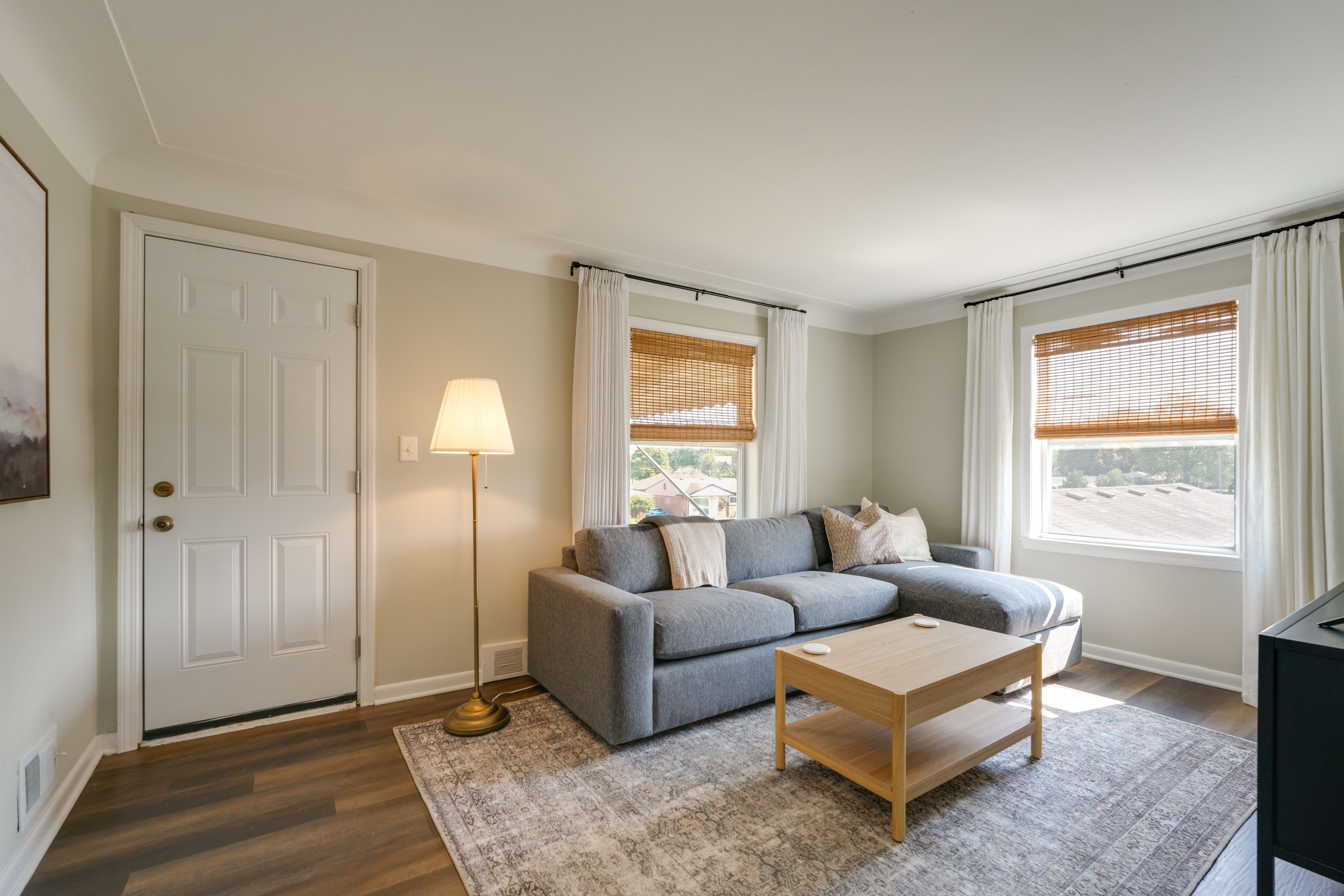 Living Room | Full Sleeper Sofa | Smart TV | Central Air Conditioning/Heat