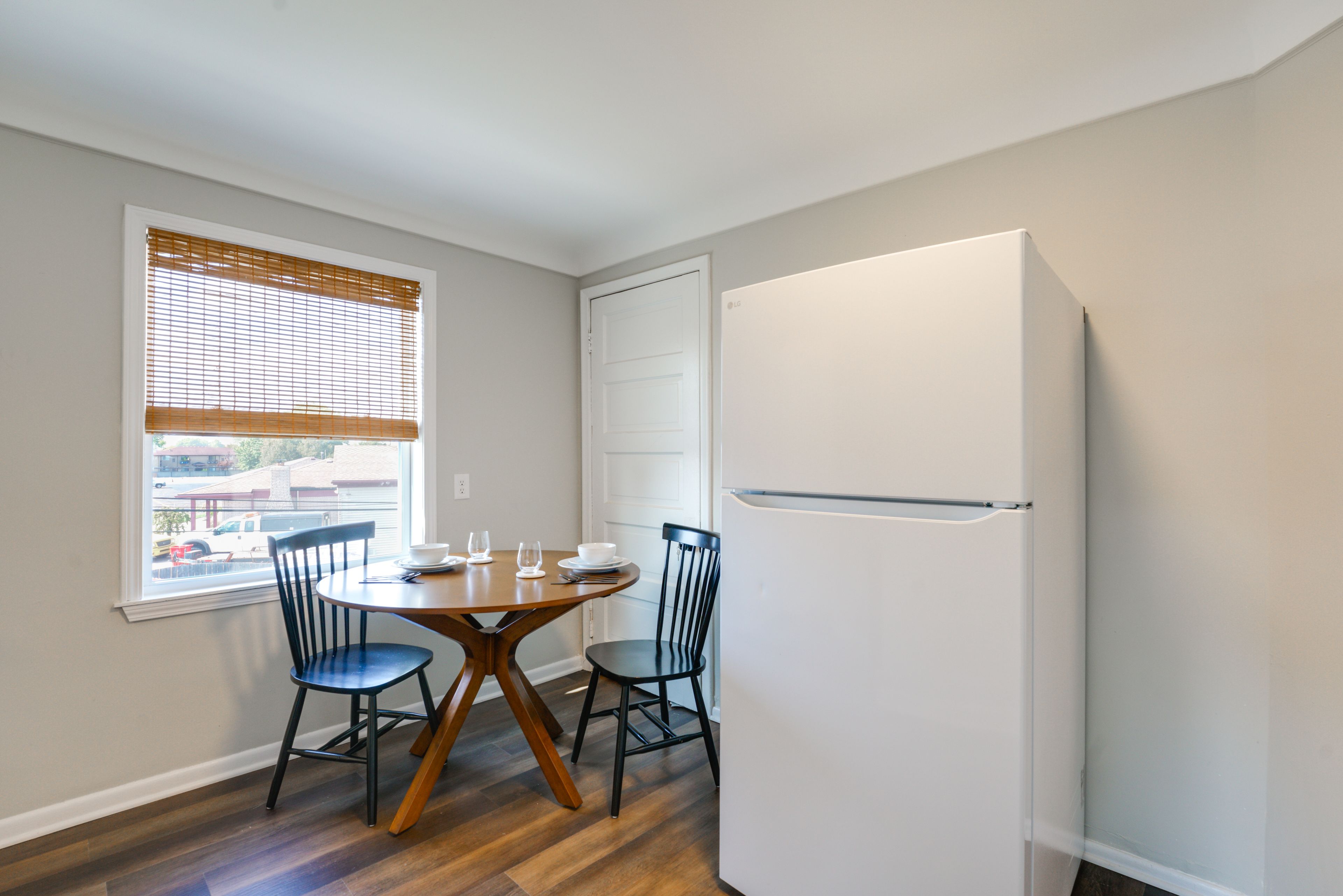 Dining Area | Dishware/Flatware Provided