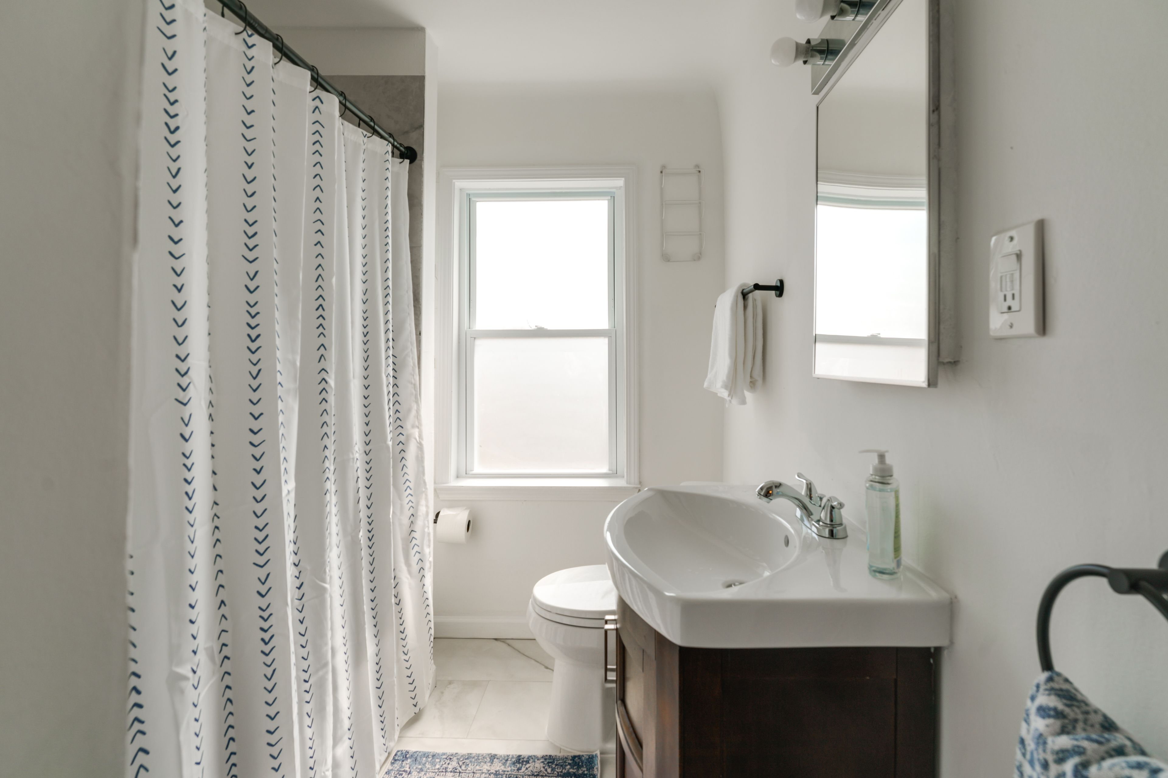 Full Bathroom | Towels Provided