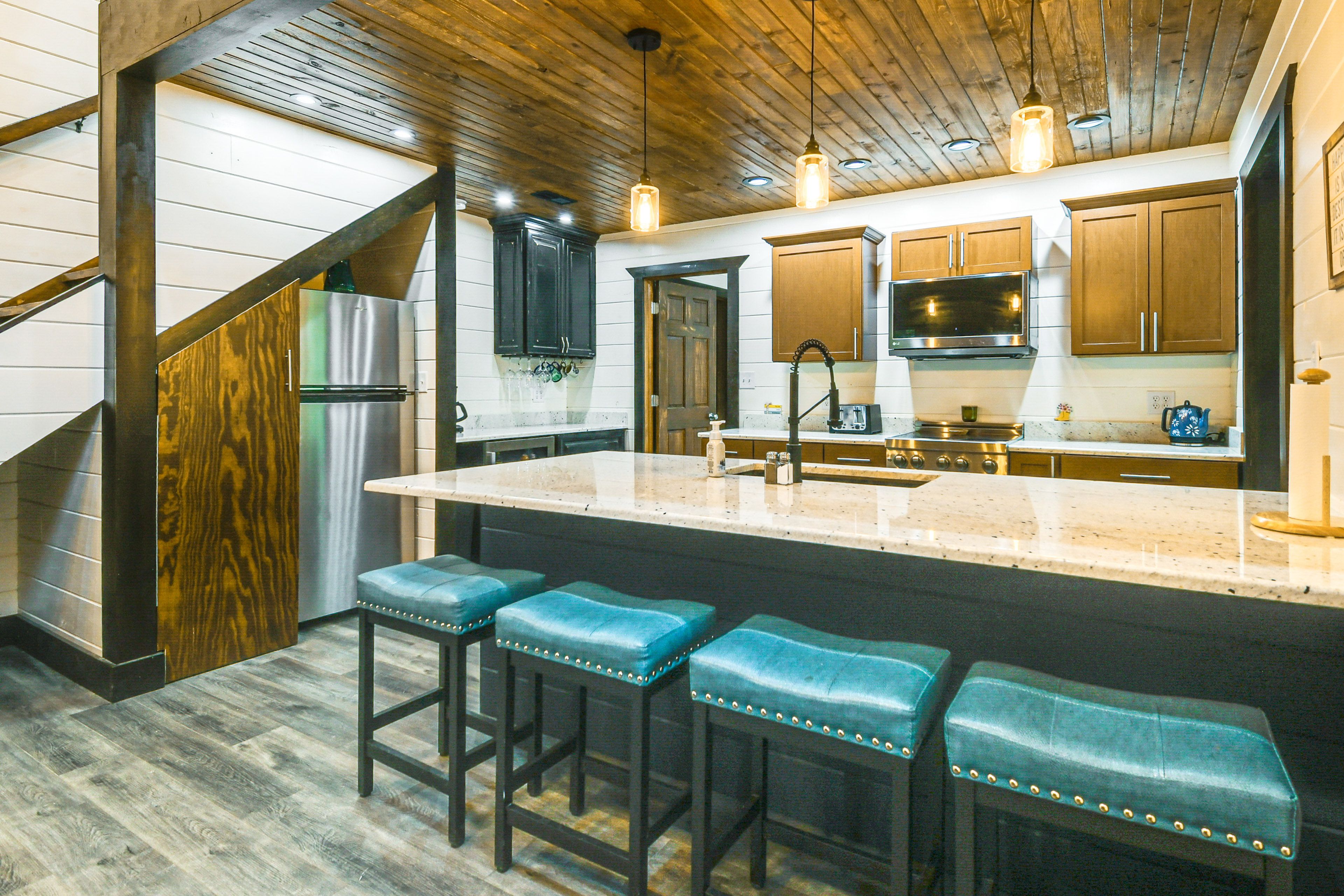 Kitchen | Breakfast Bar
