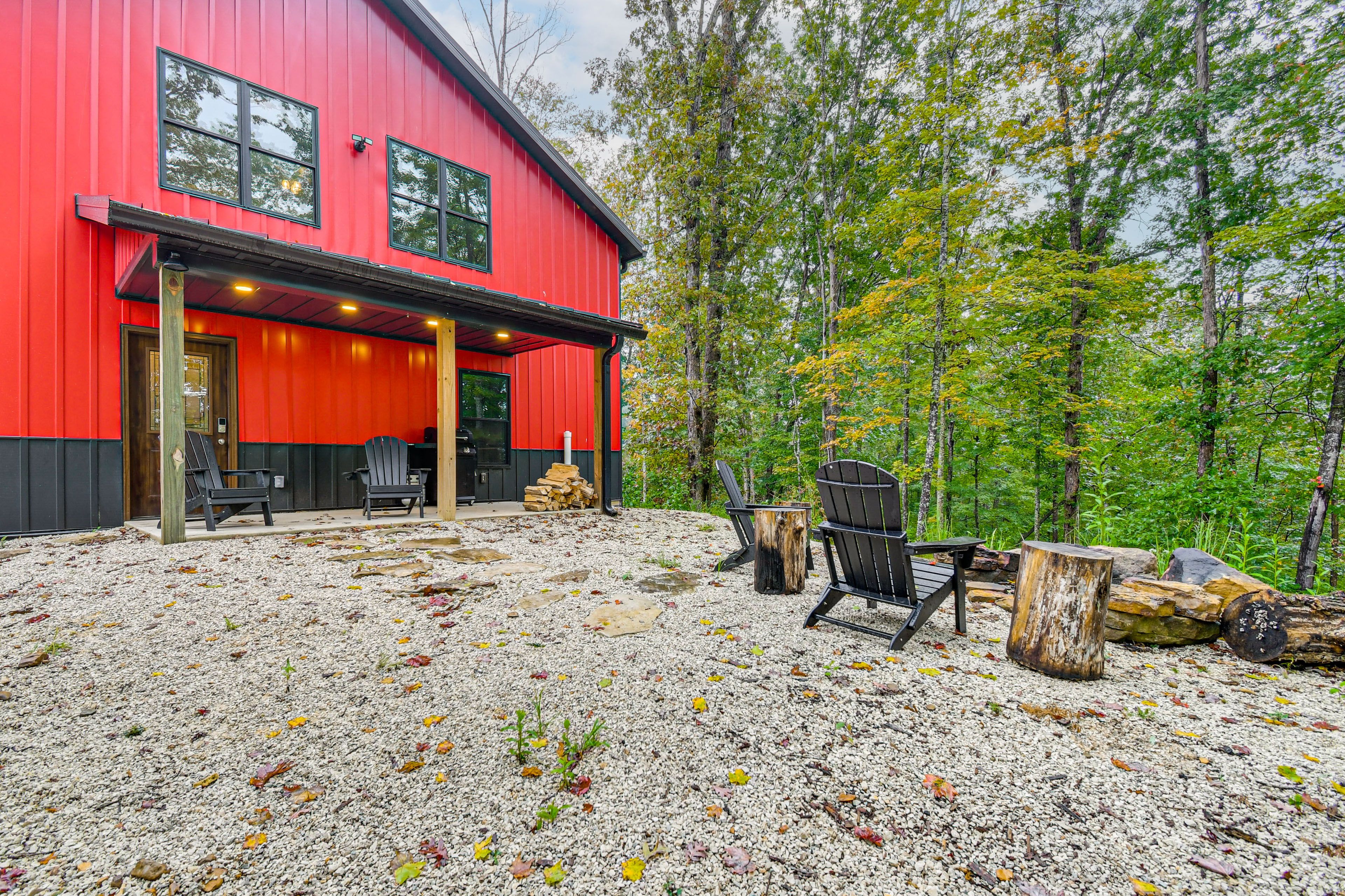 Beattyville Vacation Rental | 2BR | 2BA | Stairs Required | 1,344 Sq Ft