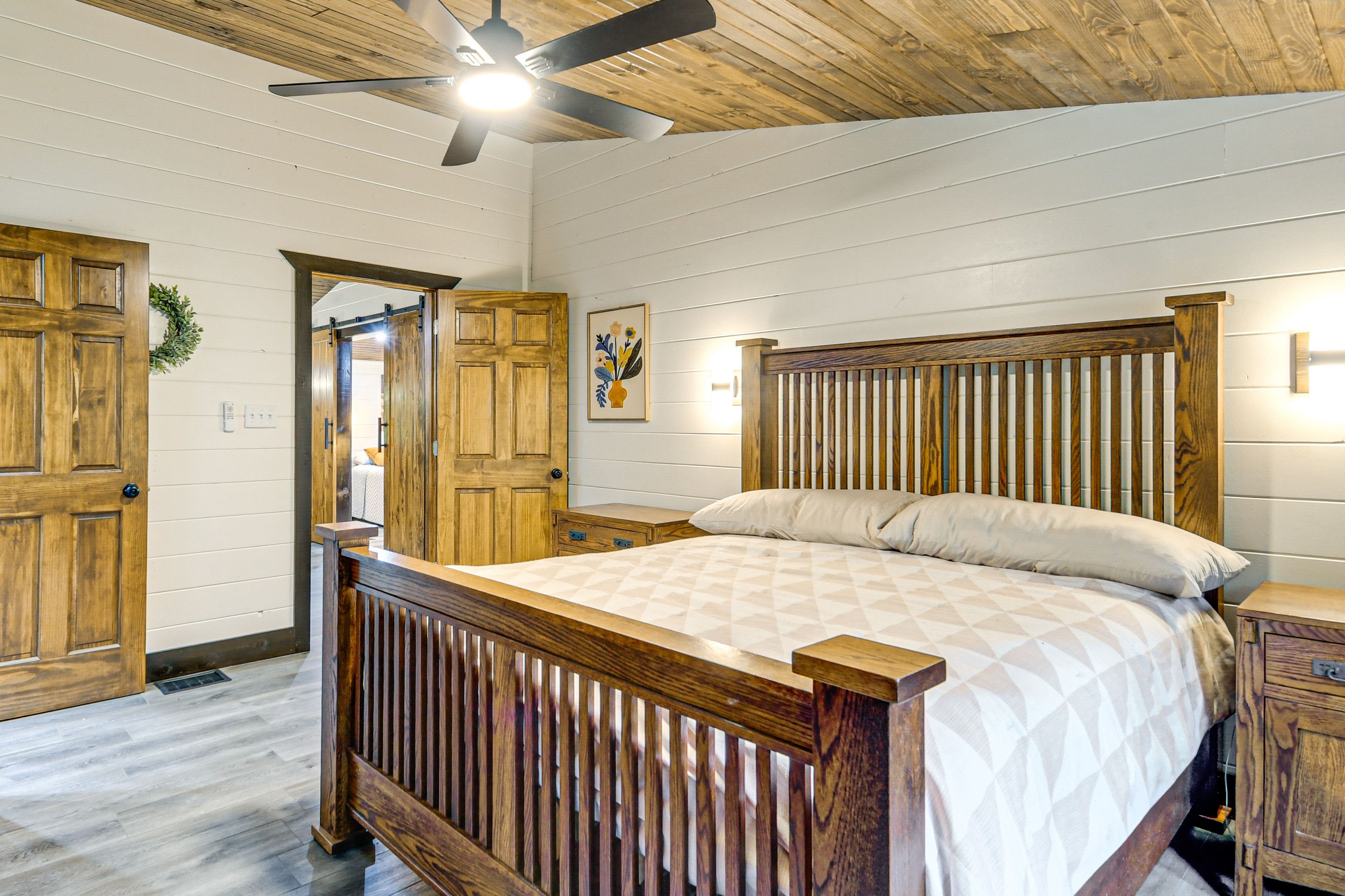 Bedroom 2 | Queen Bed | Smart TV | 2nd Floor