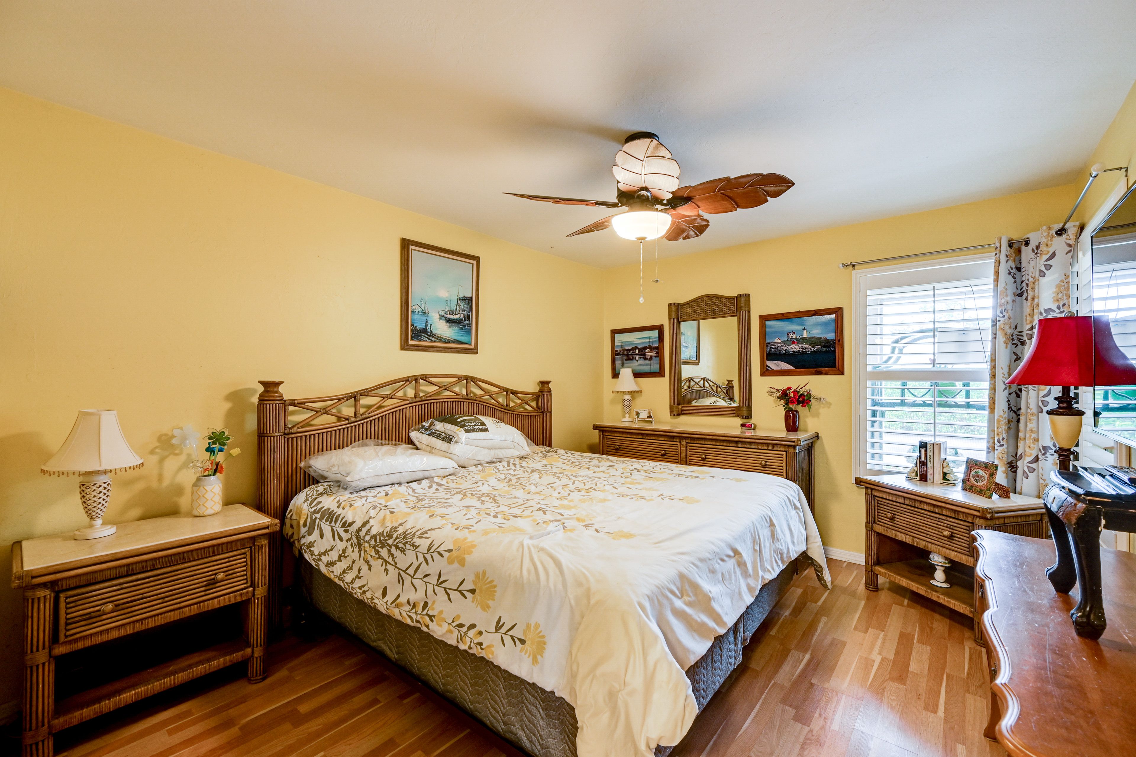 Bedroom 2 | King Bed | TV