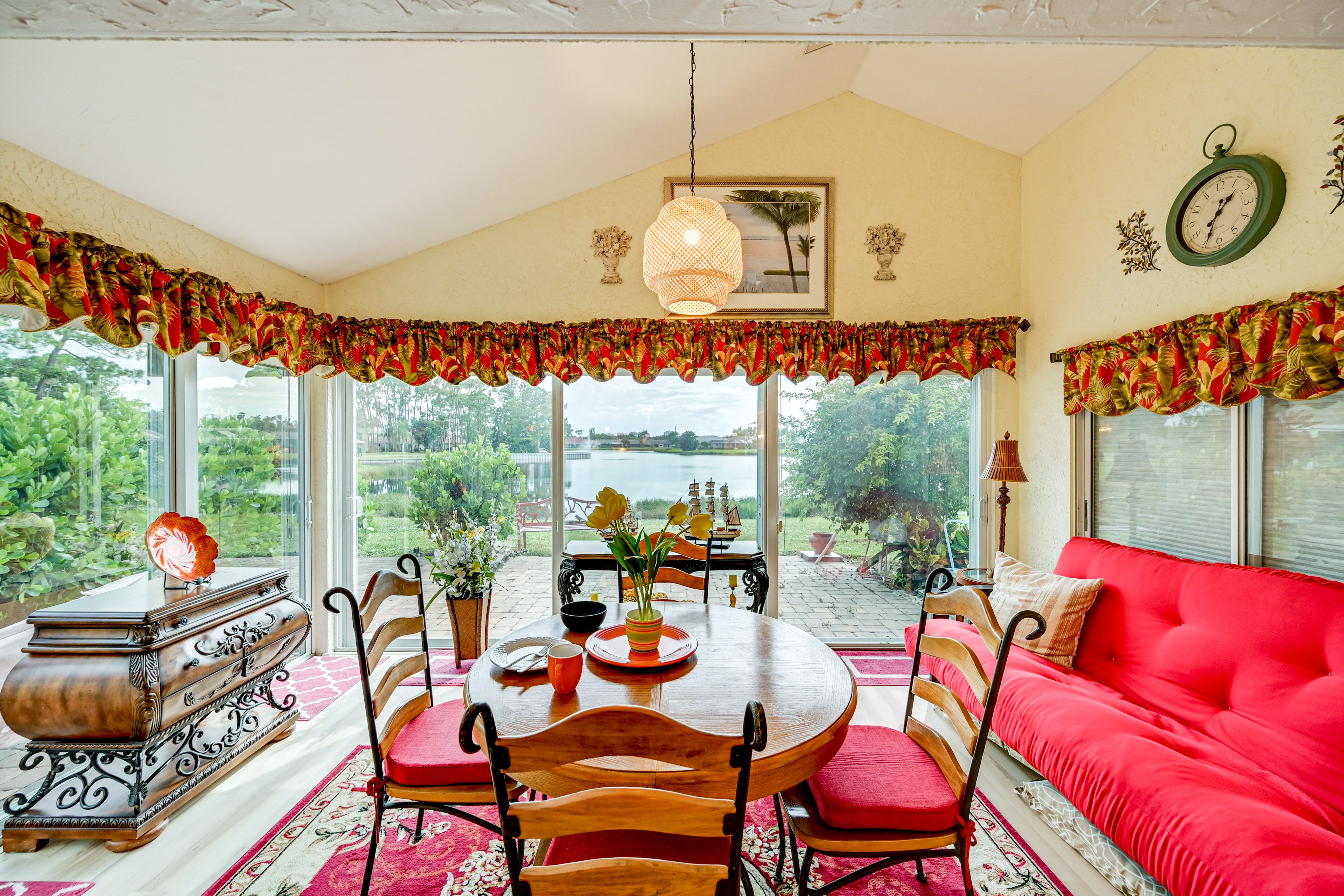 Dining Table | Dishware/Flatware | Lake Views