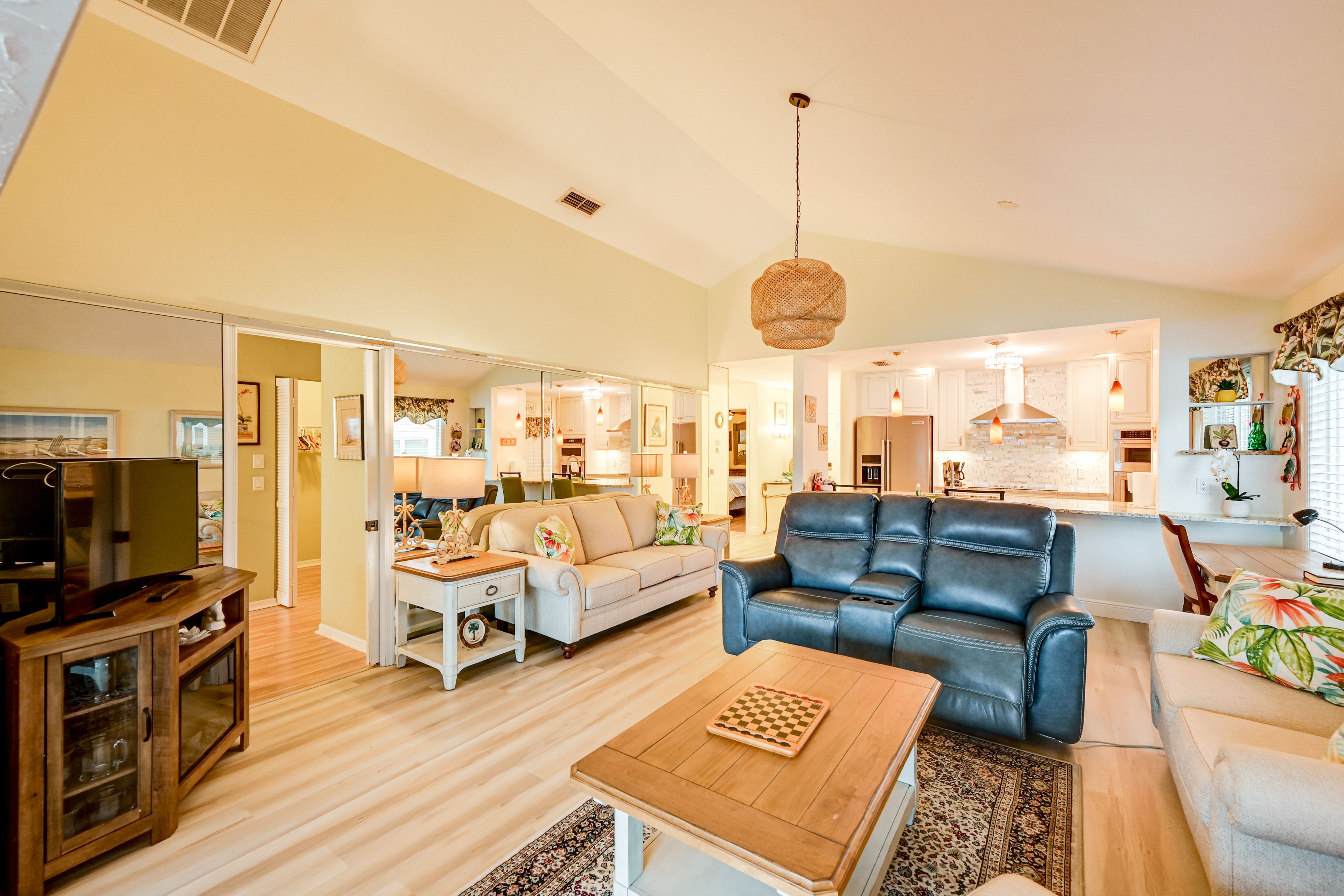 Living Area | TV | Electric Fireplace | Laptop Workspace | Free WiFi