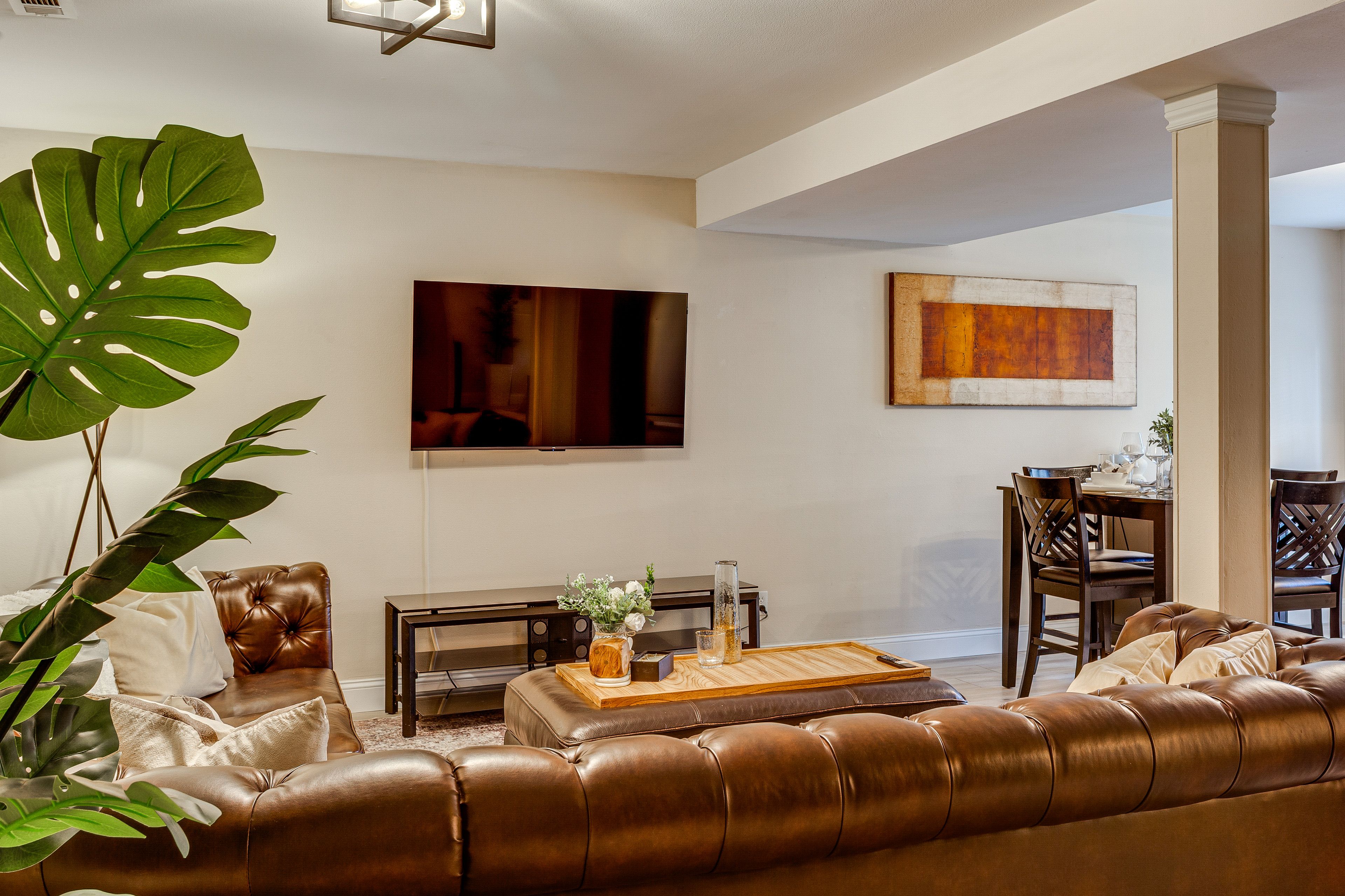 Living Room | Smart TV | Board Games