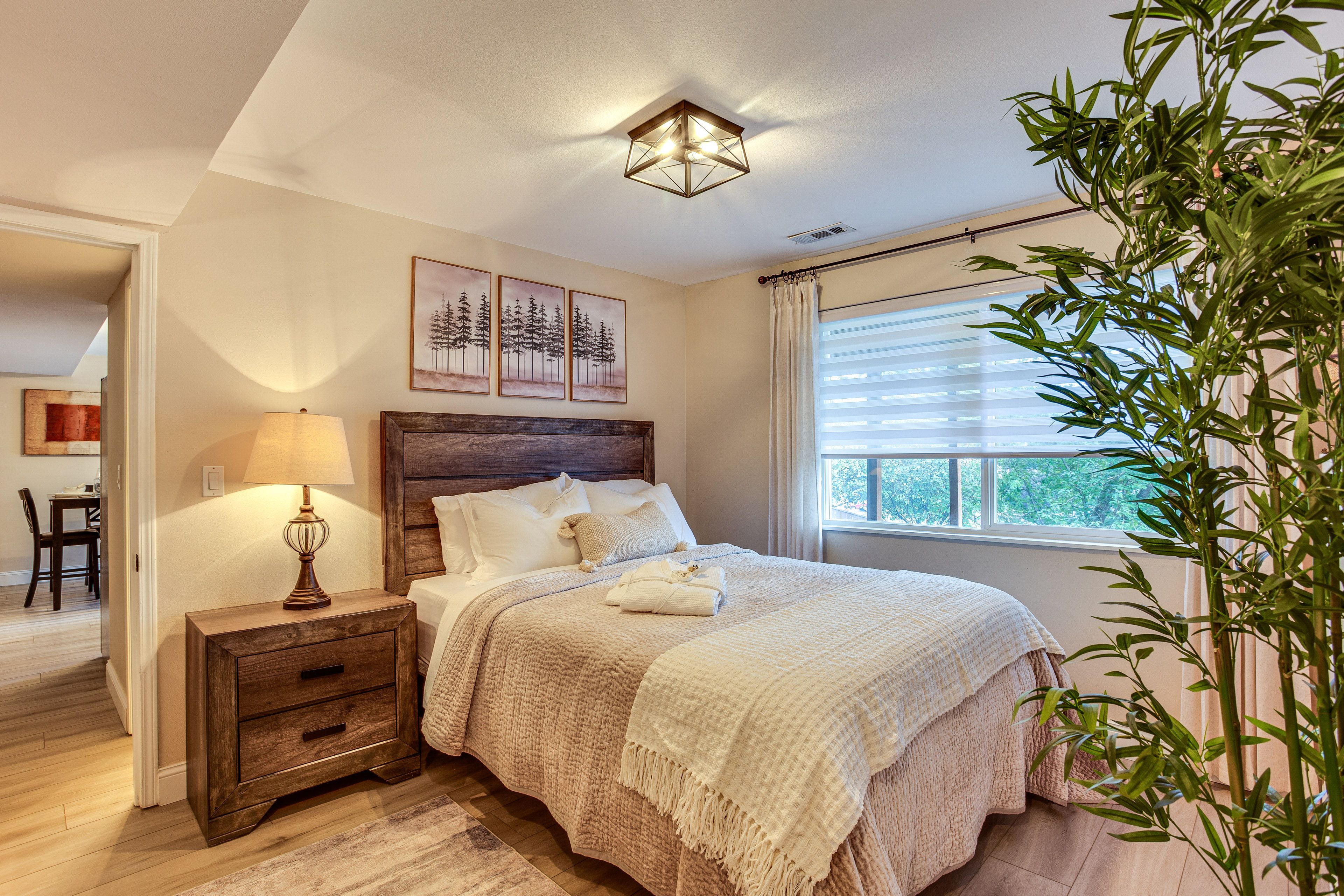 Bedroom | Queen Bed | Linens