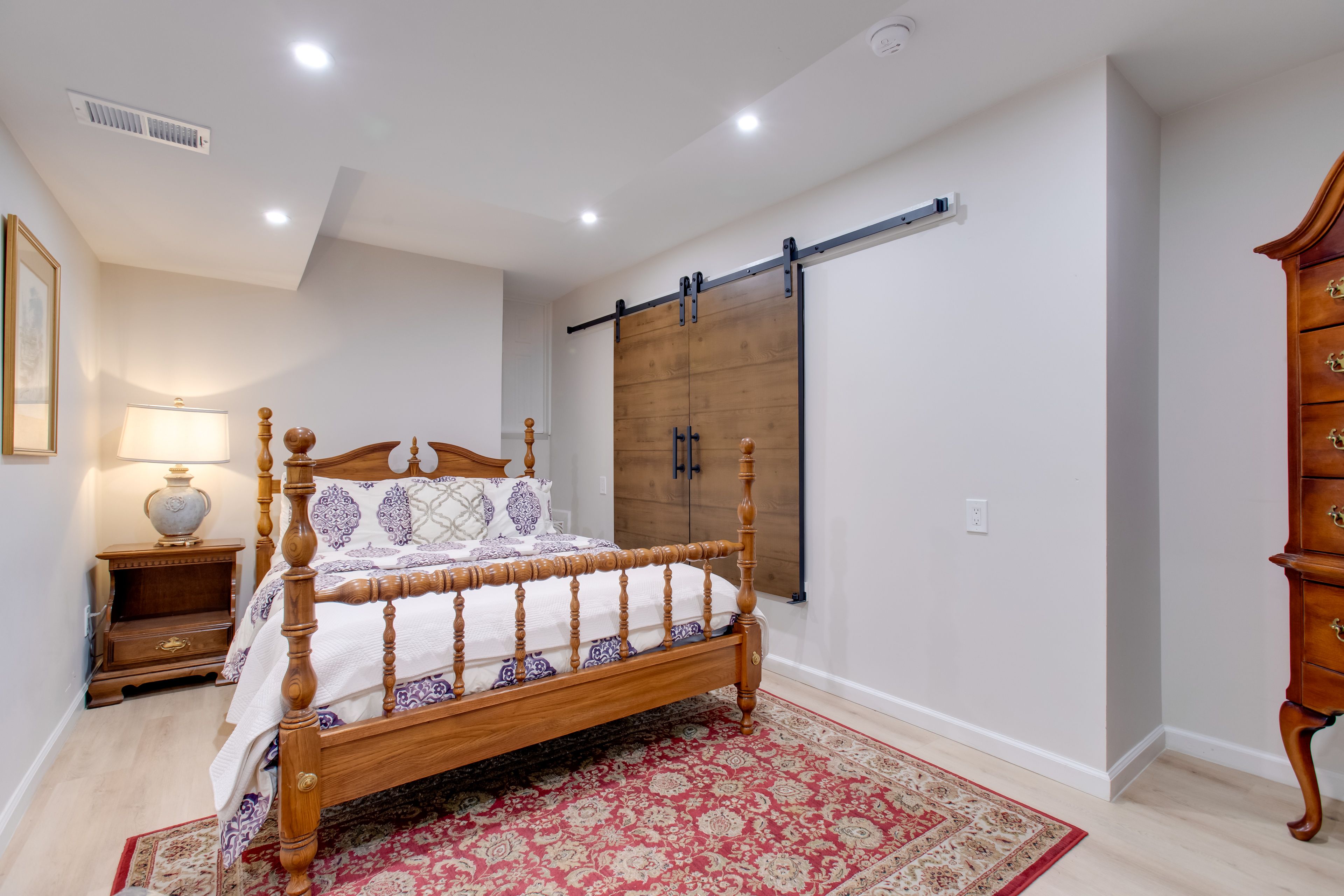 Bedroom | Queen Bed | Linens Provided