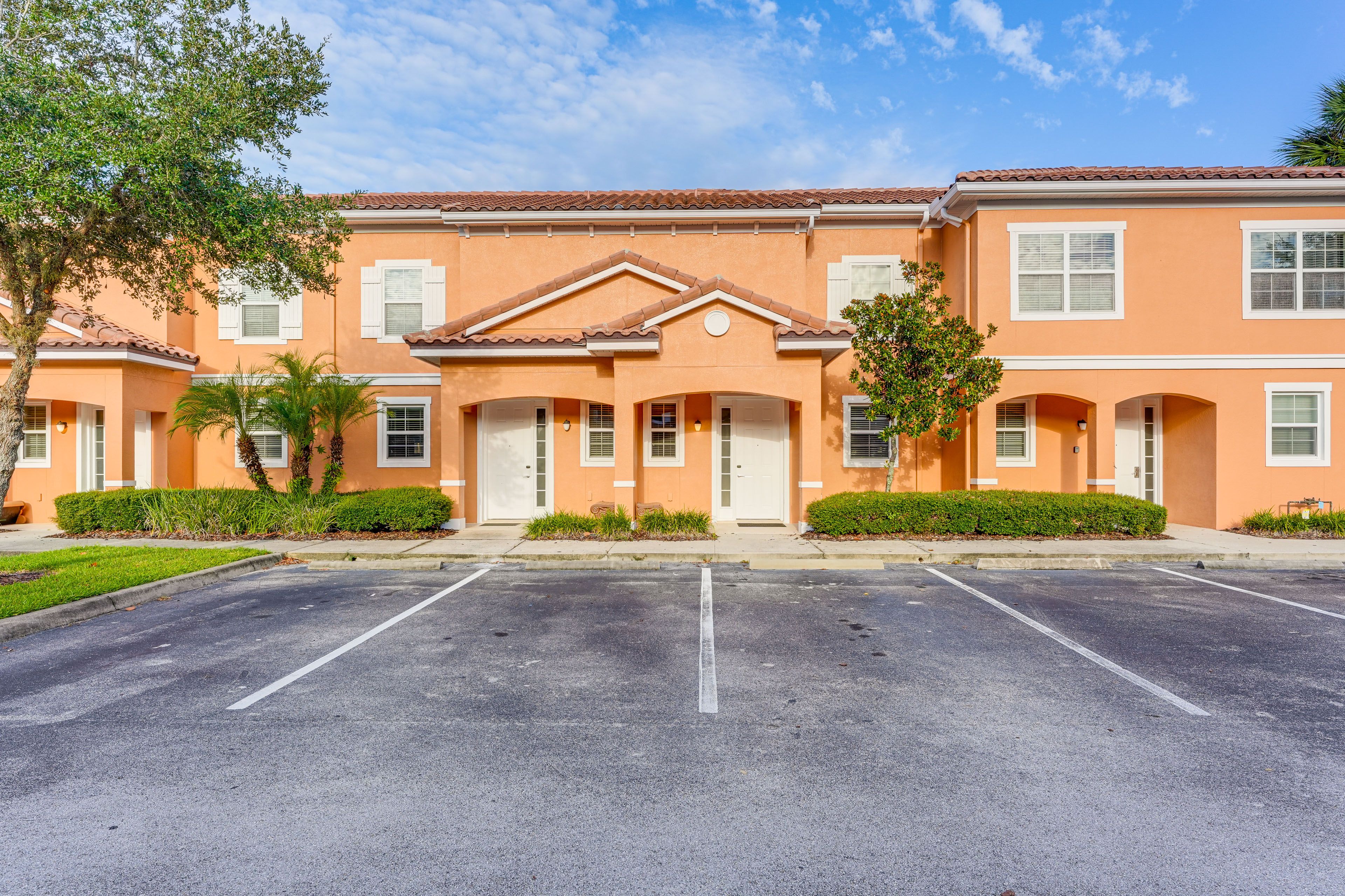 Exterior | Parking | Community Parking Lot (2 Vehicles)