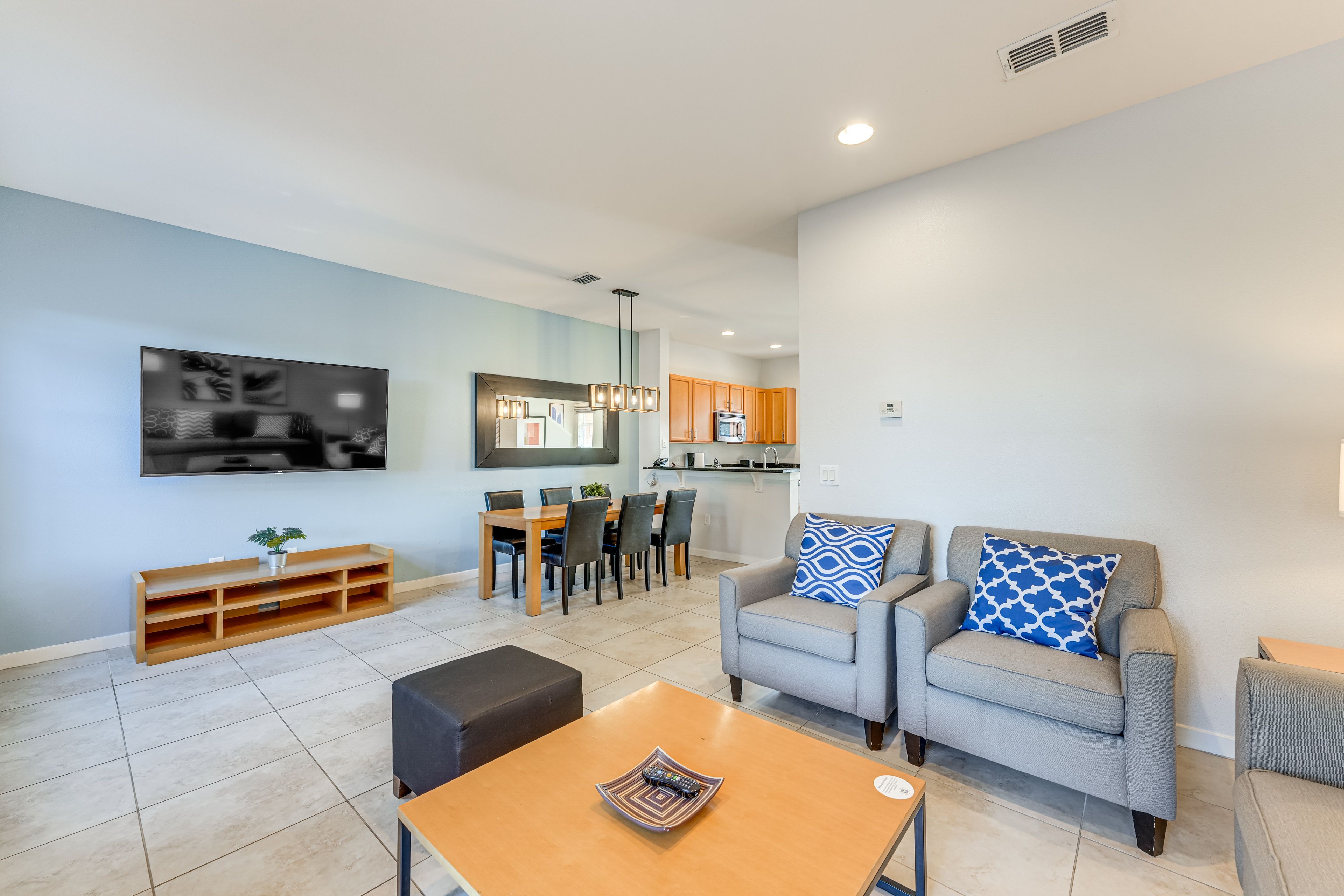 Living Room | 1st Floor | Flat-Screen TV | Central Heating & A/C | Free WiFi