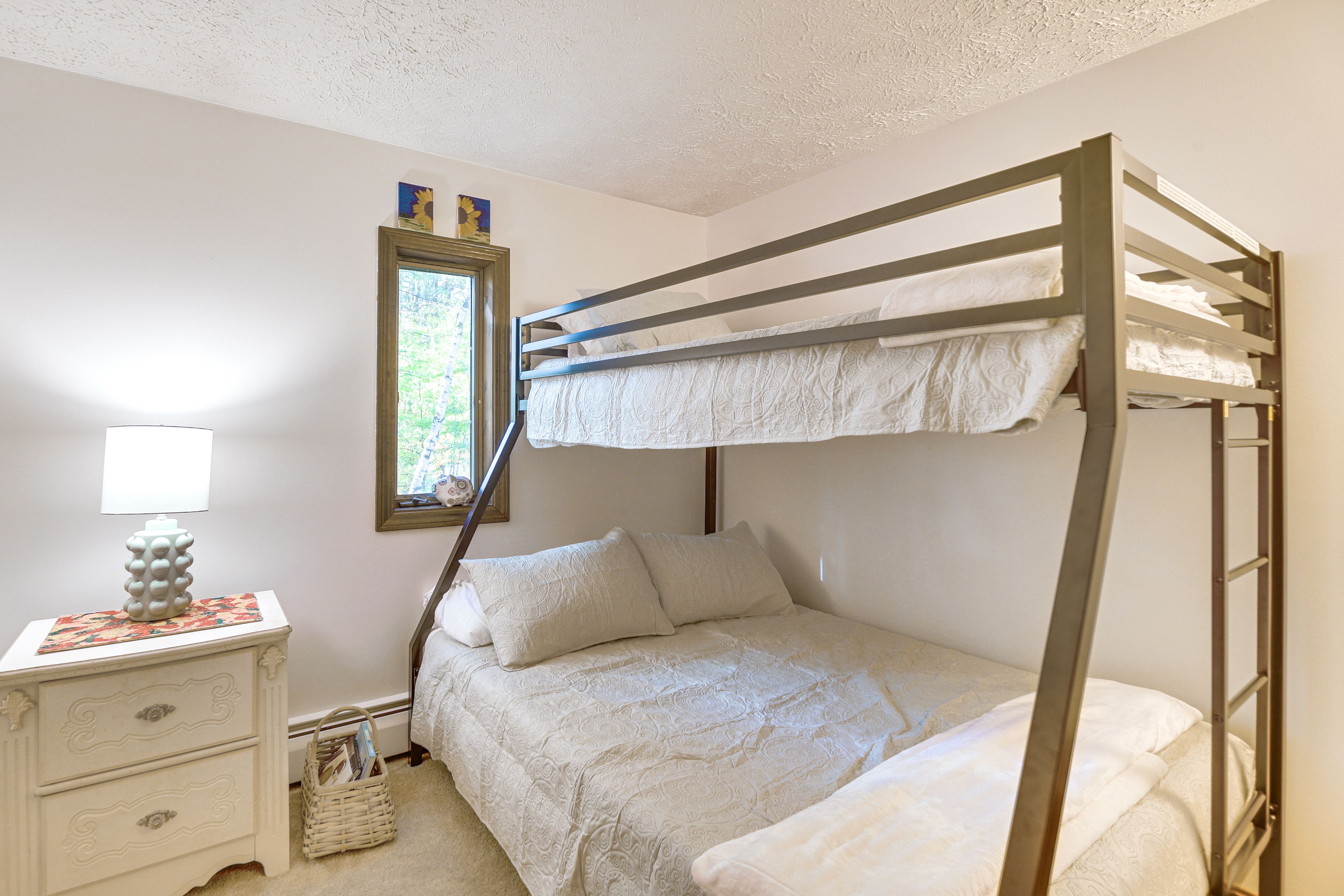 Bedroom 3 | Twin/Full Bunk Bed