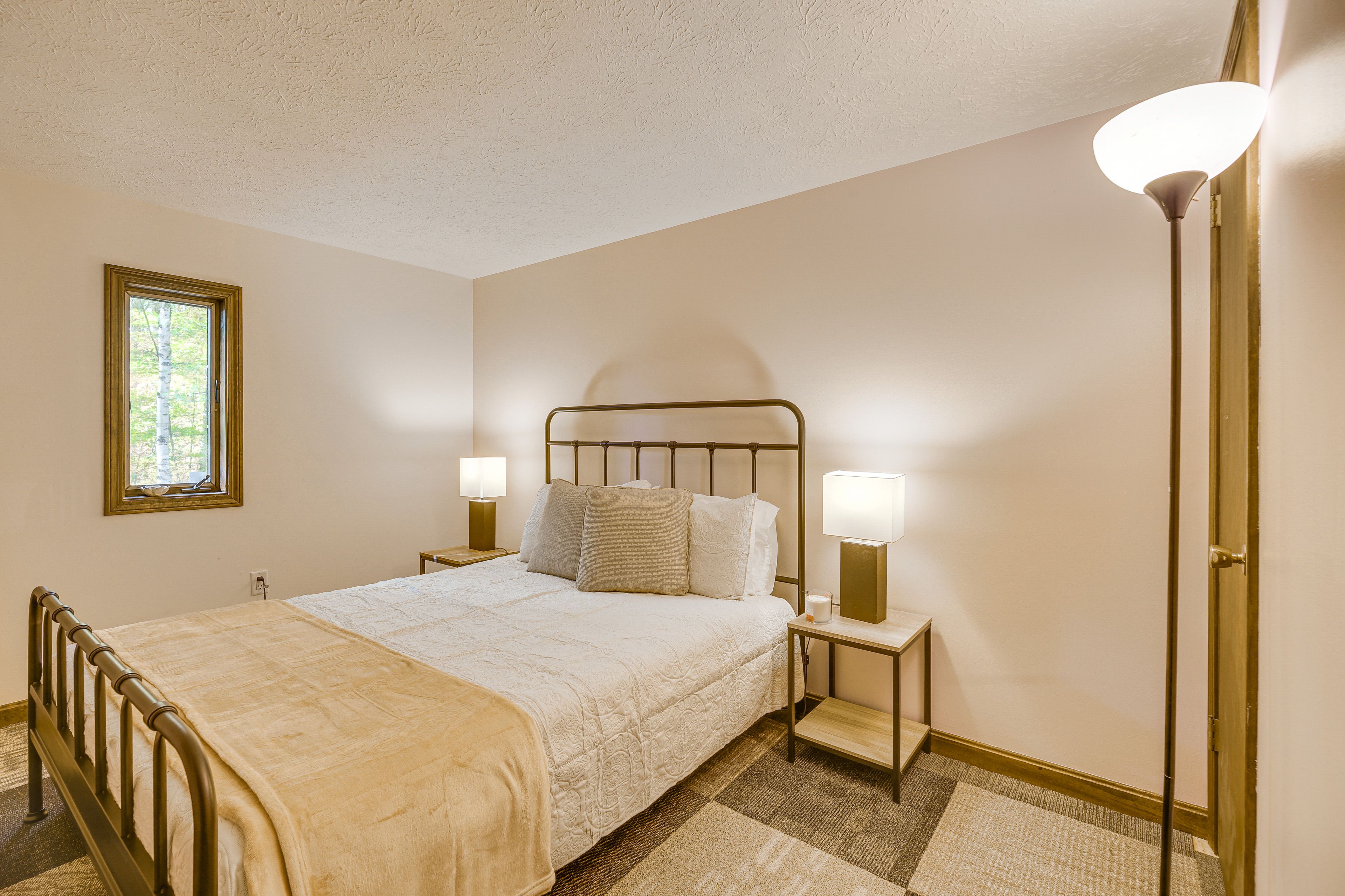 Bedroom 2 | 2nd Floor | Queen Bed