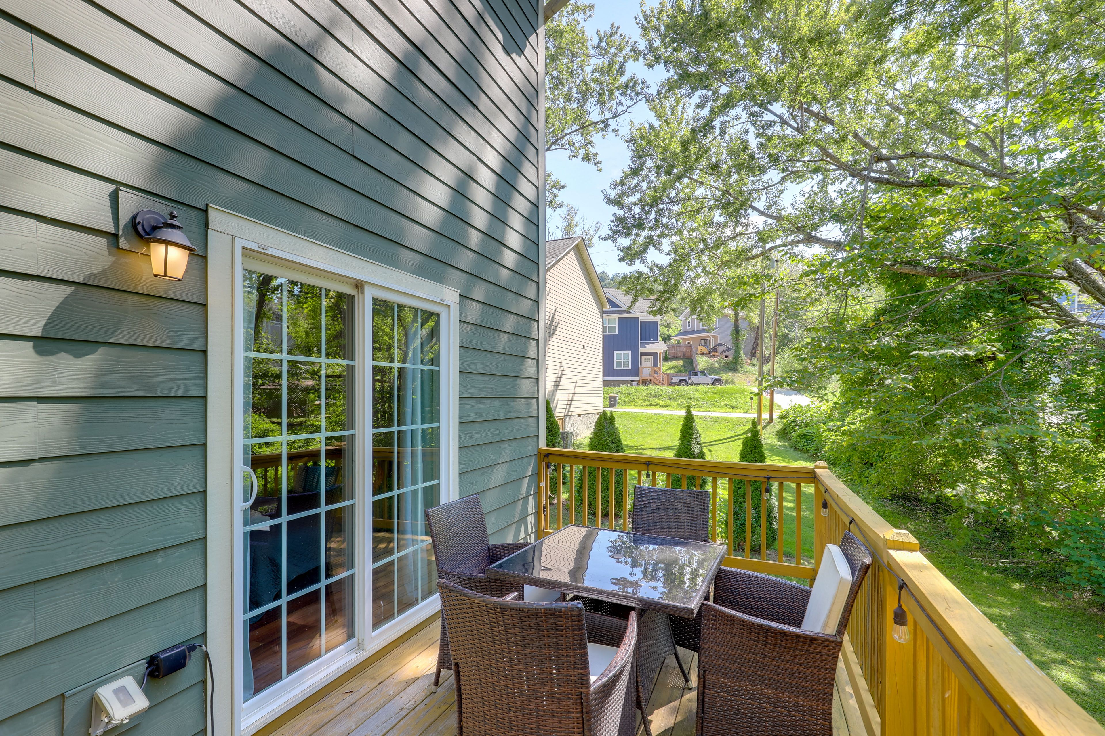 Deck | Dining Area