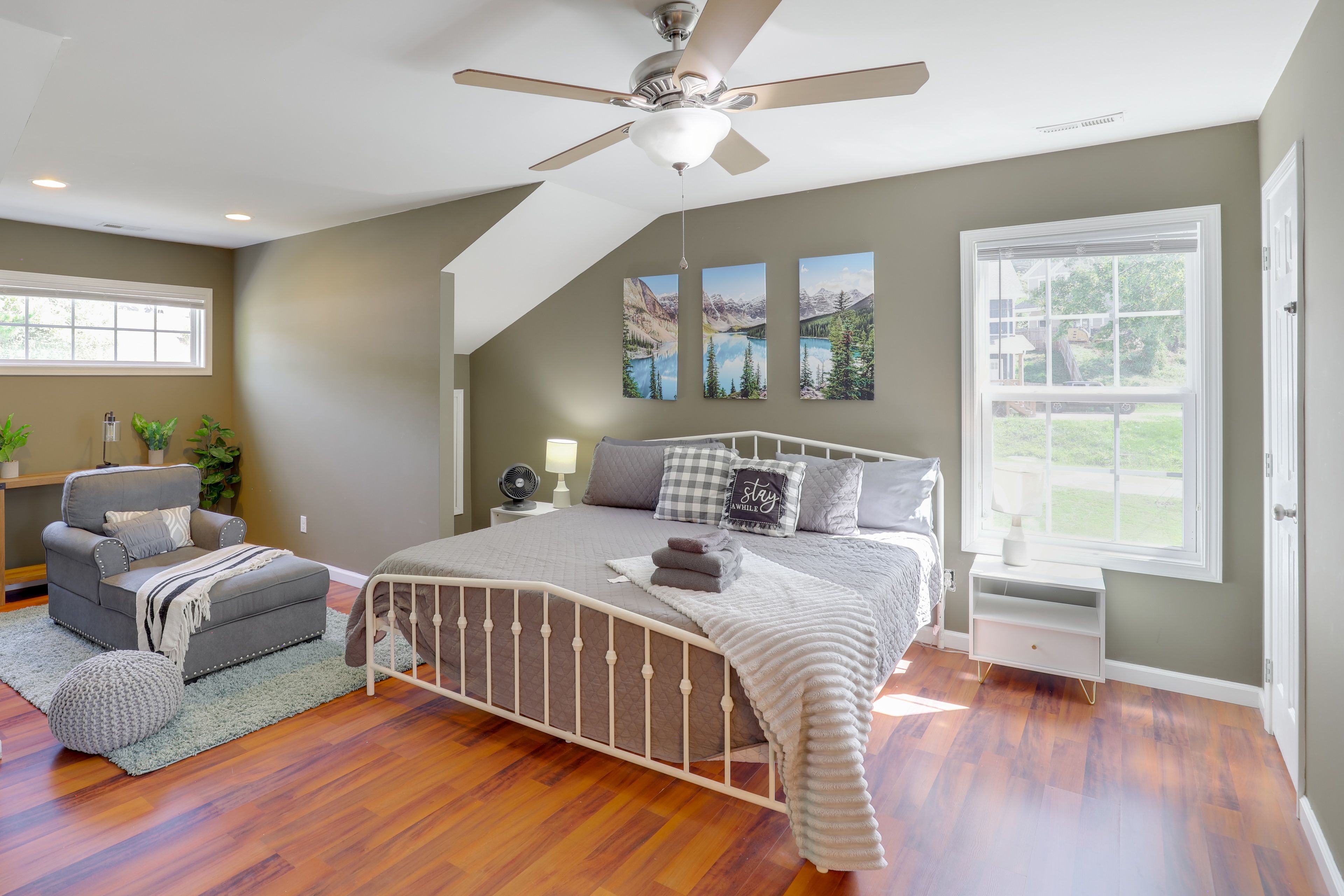 Bedroom 2 (Suite) | King Bed | Smart TV | 2nd Floor