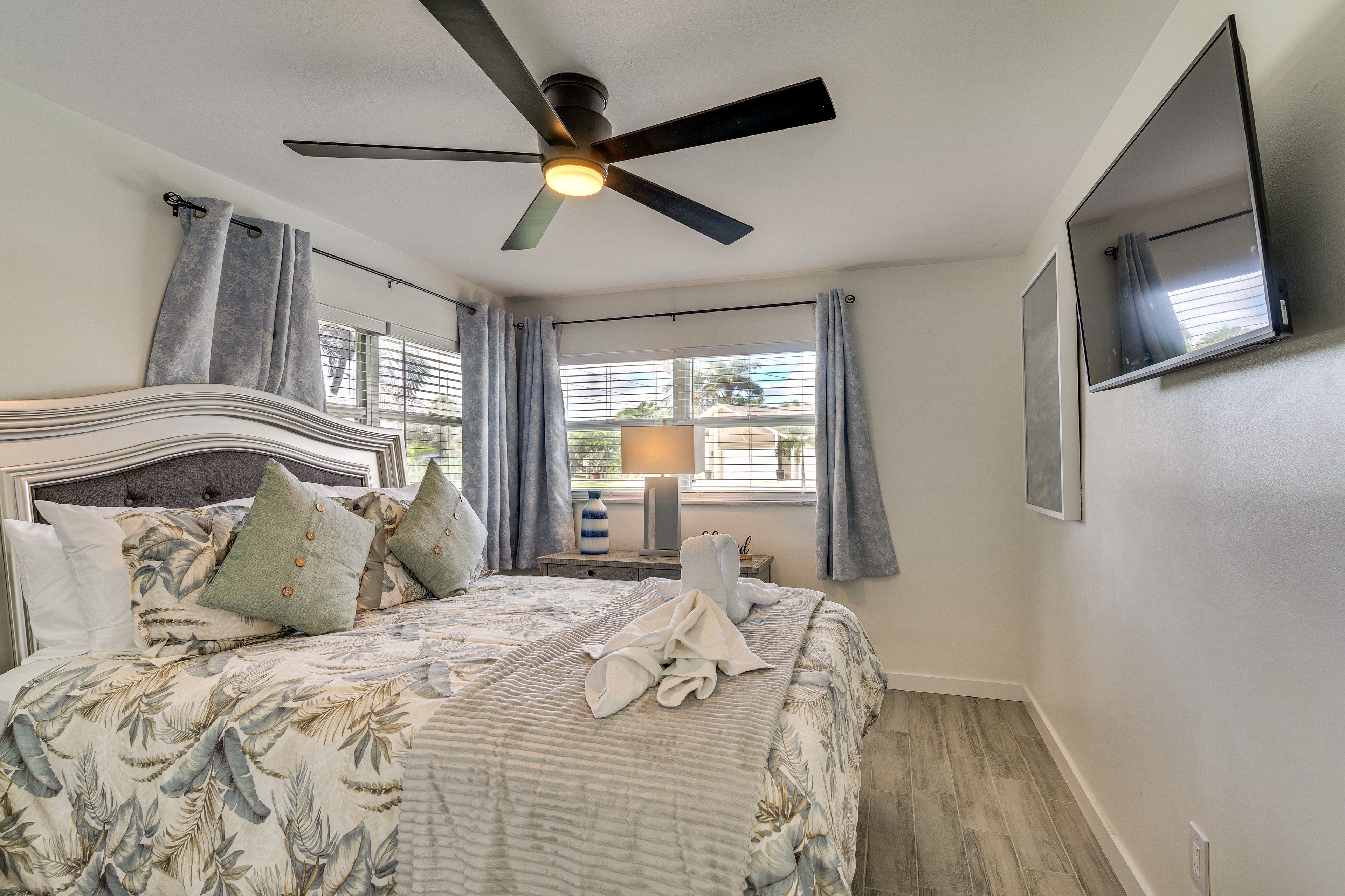 Bedroom 2 | Queen Bed