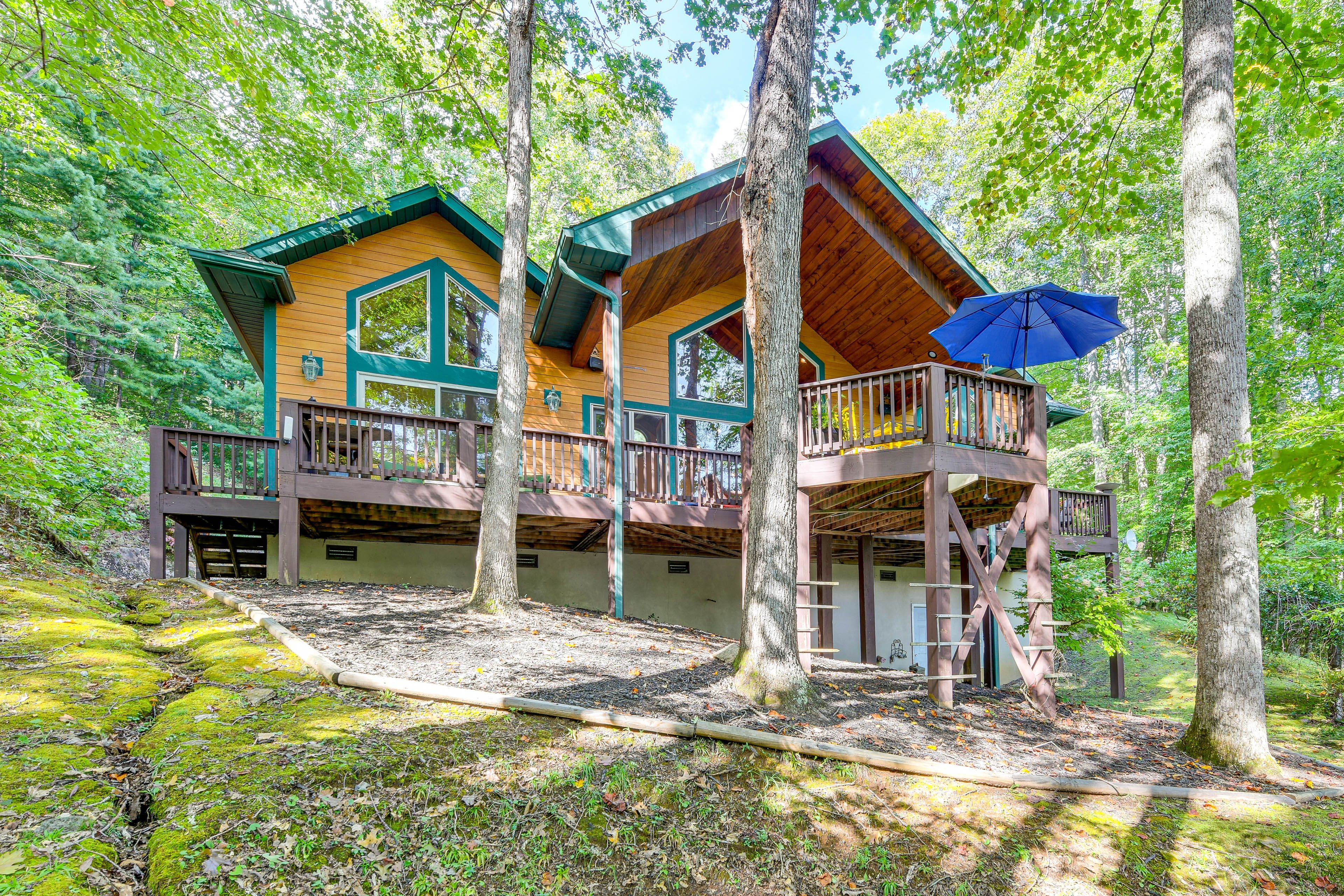 Cabin Exterior | Yard