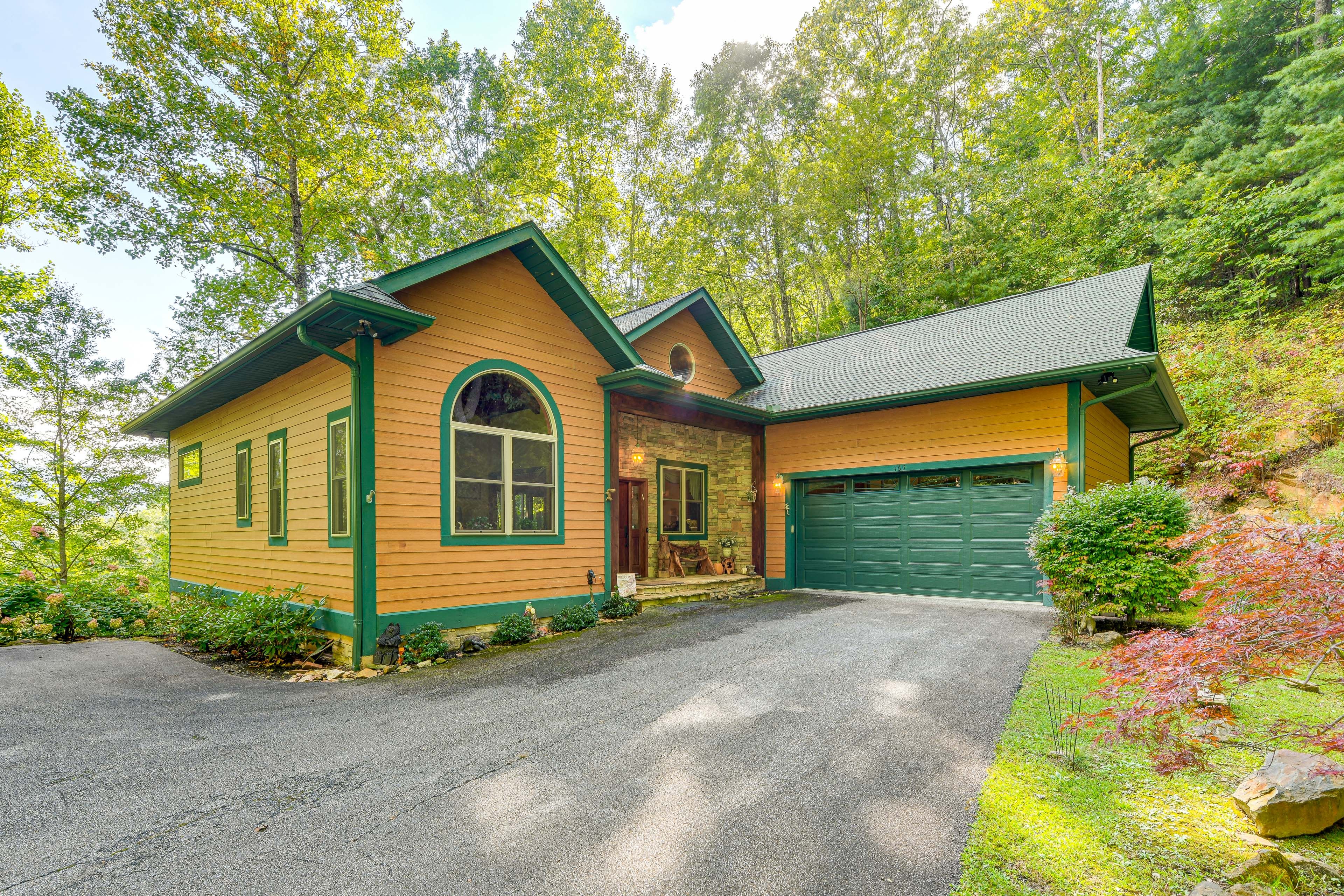 Sylva Vacation Rental | 2BR | 2BA | 1,850 Sq Ft | 2 Steps to Enter