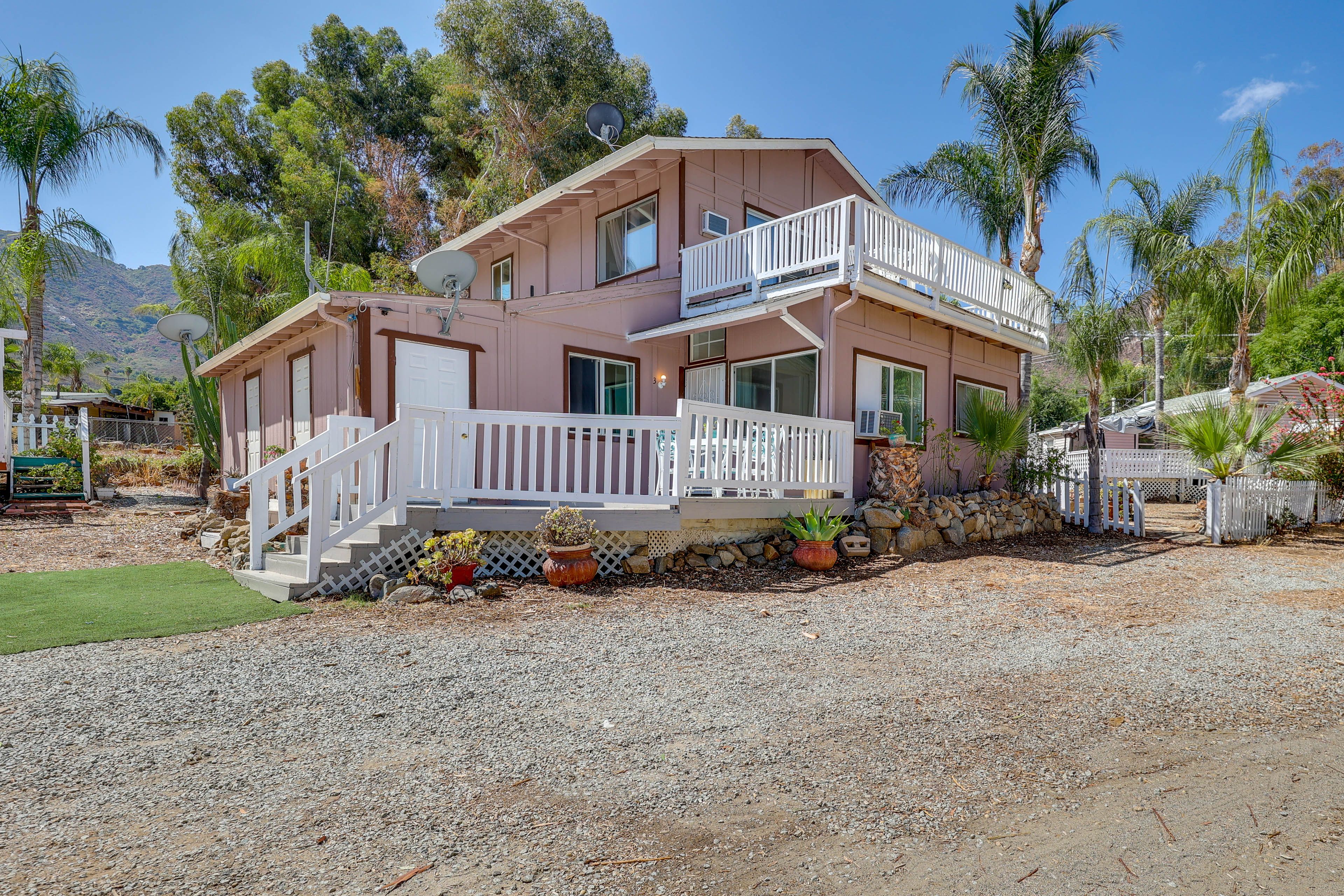 Building Exterior | Parking | Open Community Parking