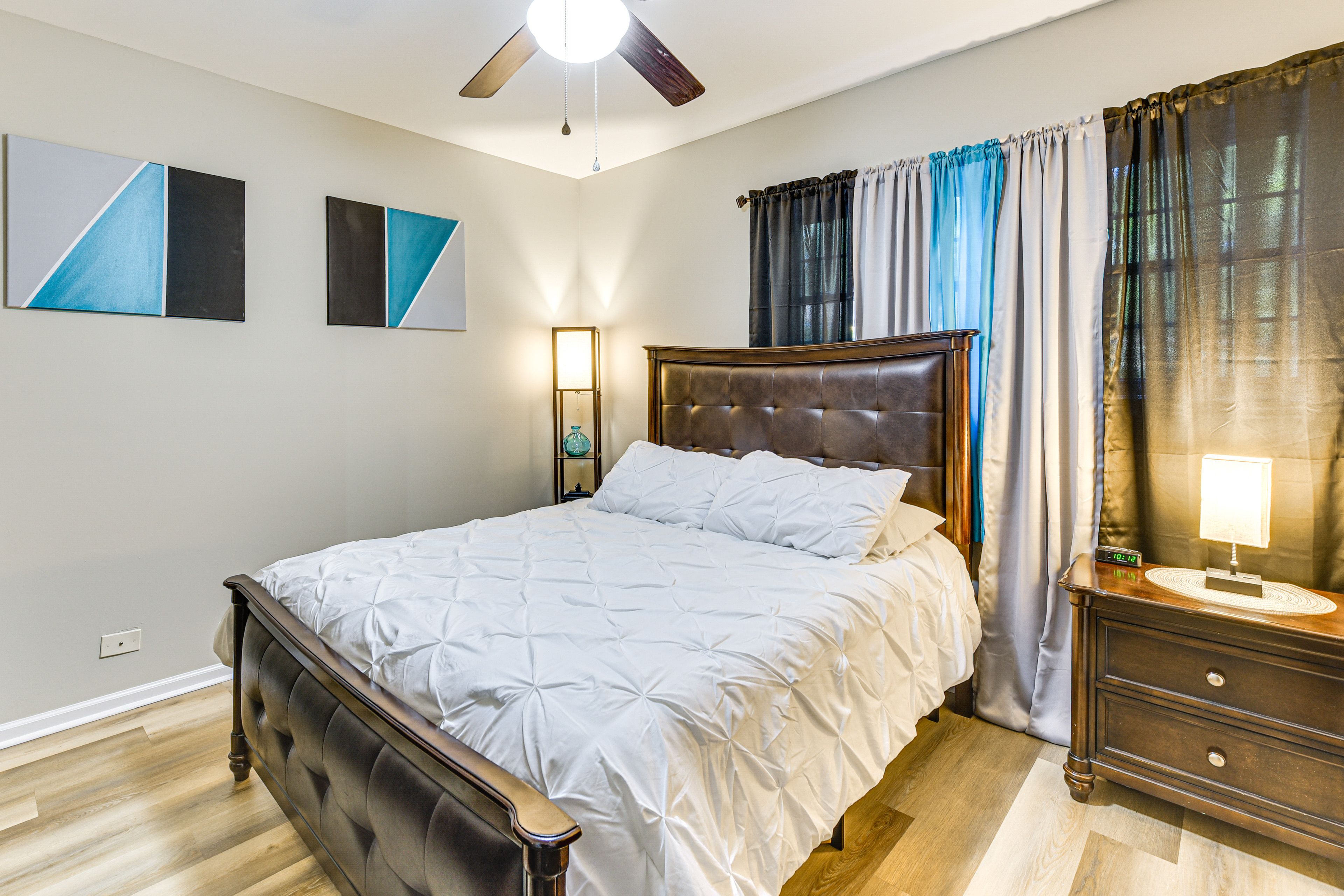 Bedroom 1 | Queen Bed