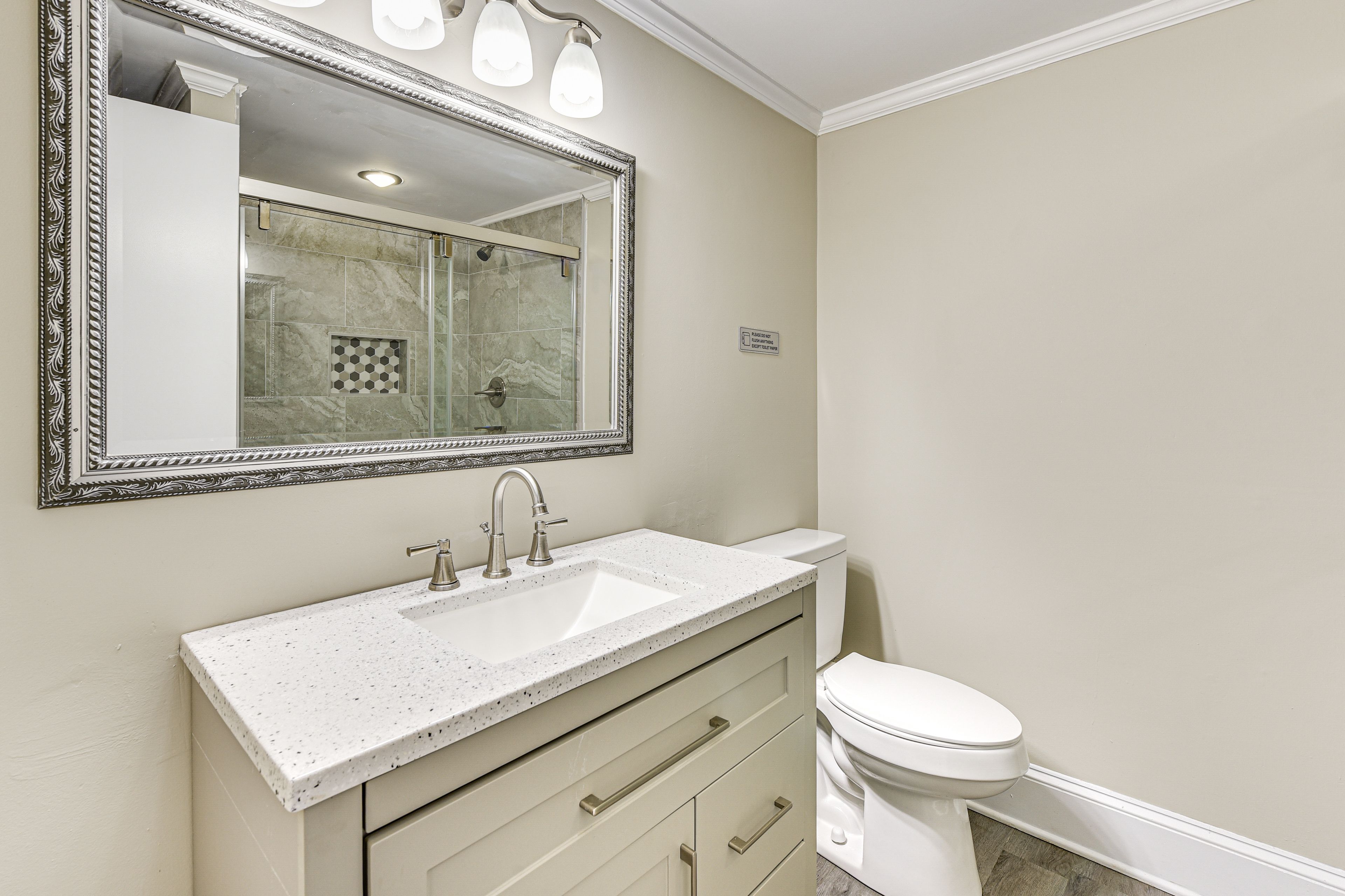 Full Bathroom | Towels Provided | Complimentary Toiletries