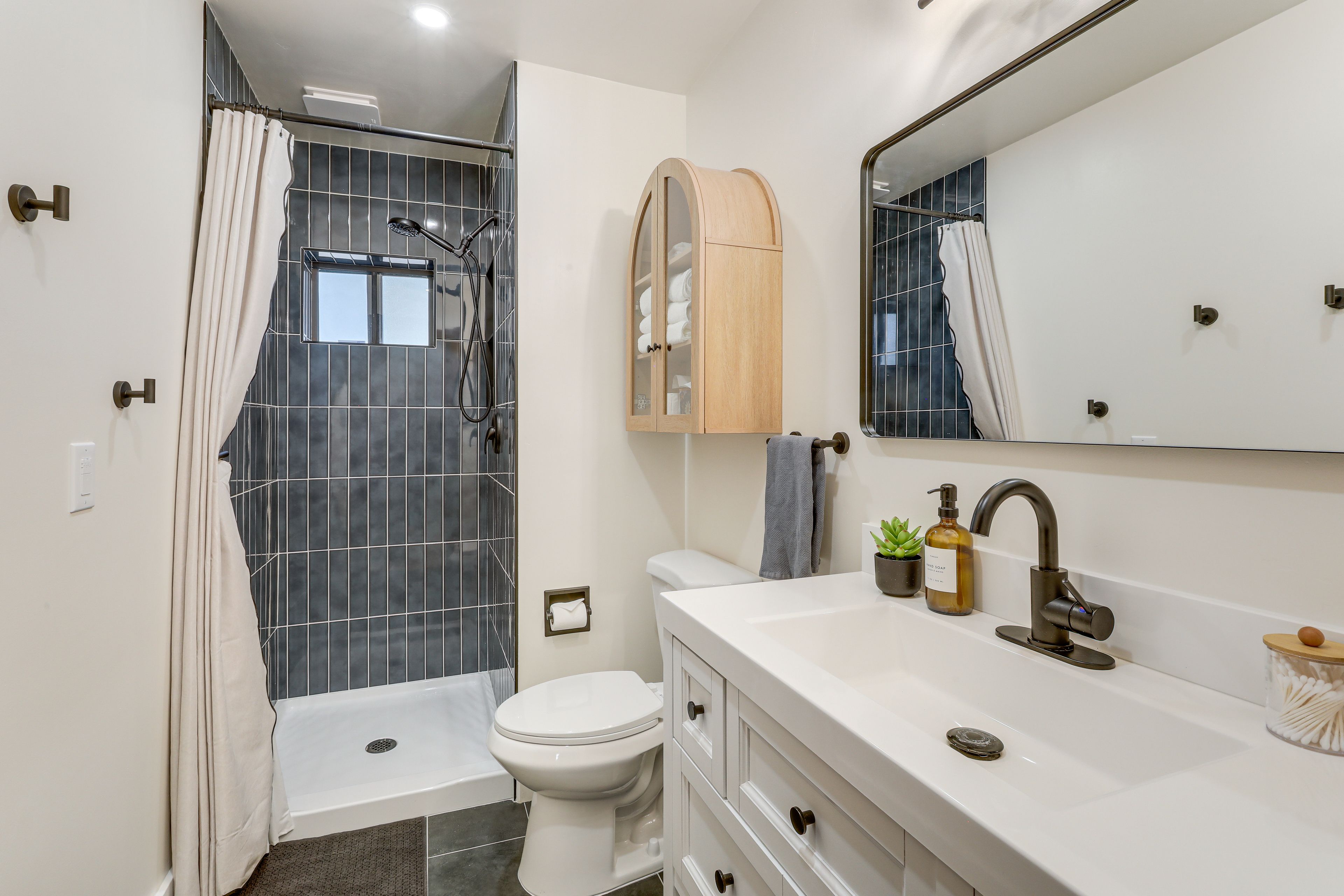 Full Bathroom | 2nd Floor