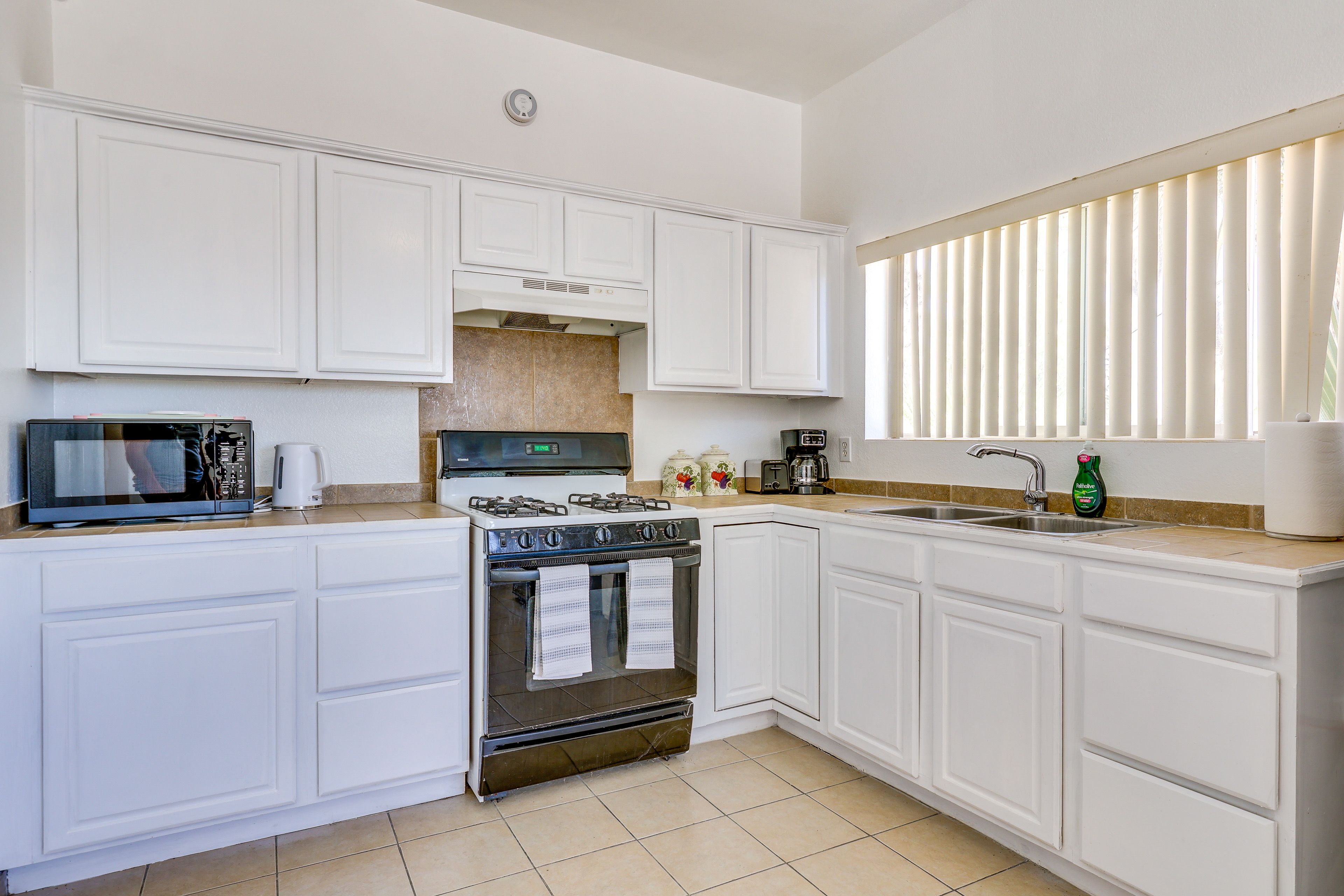 Kitchen | Toaster | Trash Bags & Paper Towels