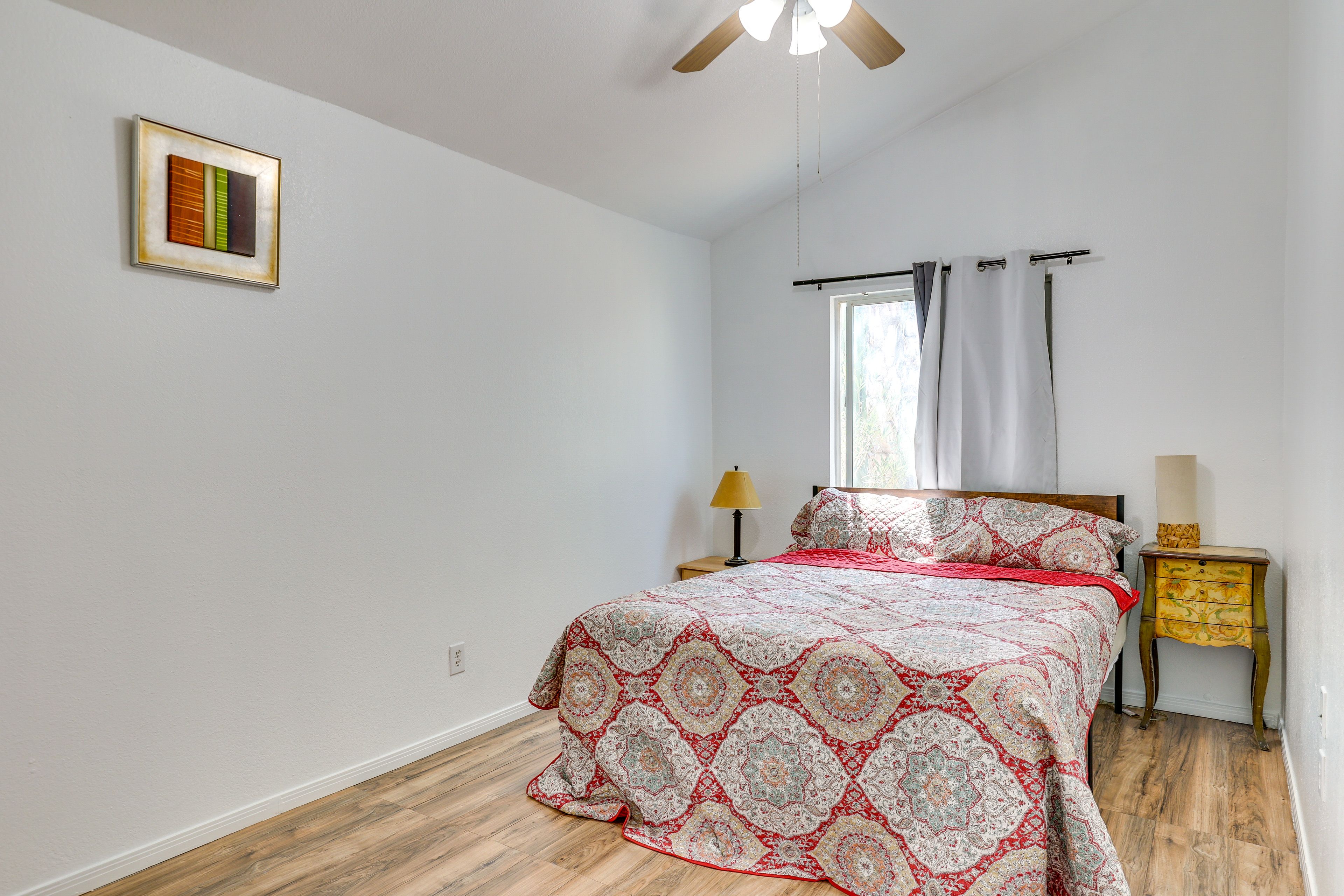 Bedroom 1 | Queen Bed