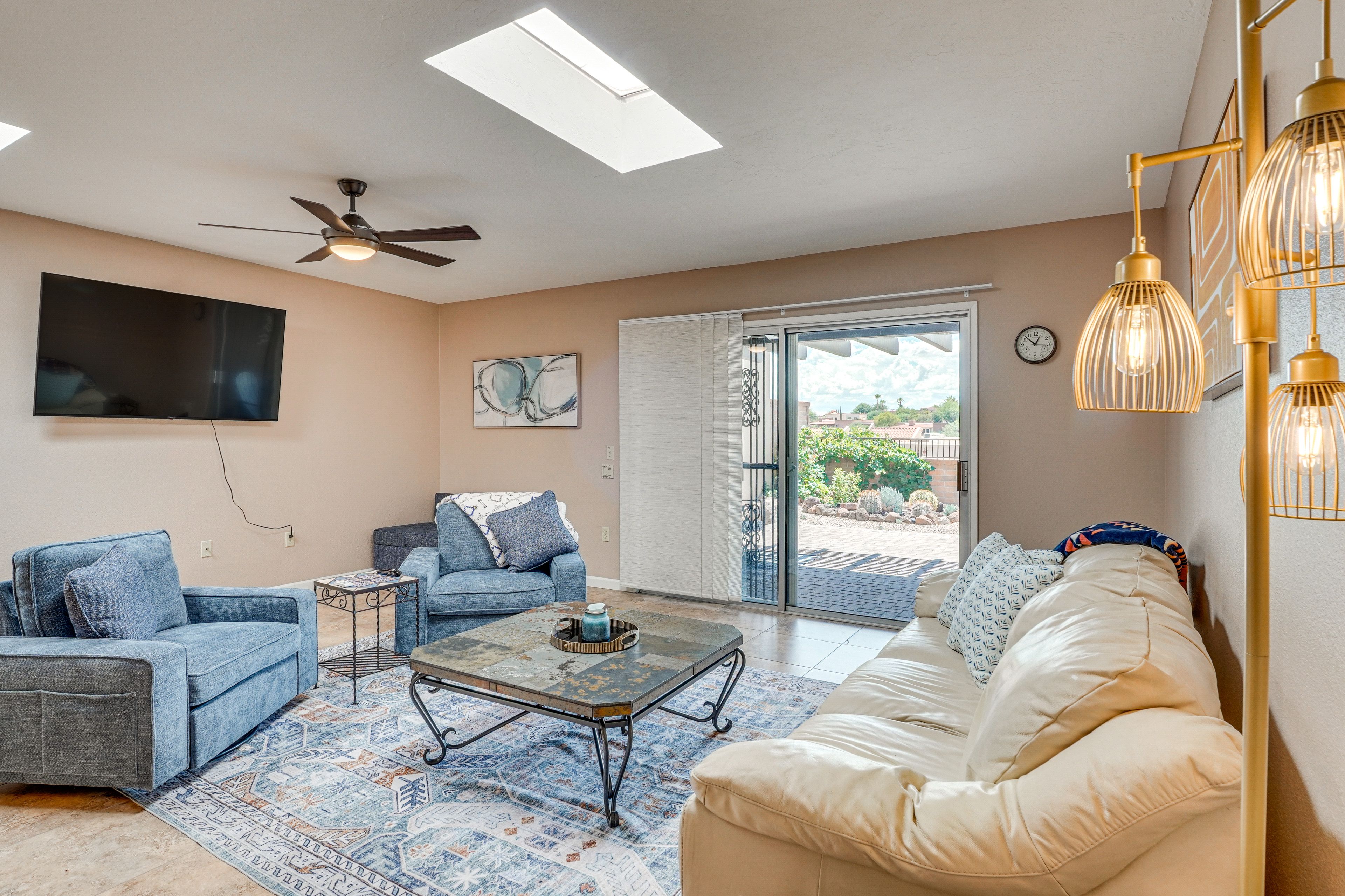 Living Room | Smart TV